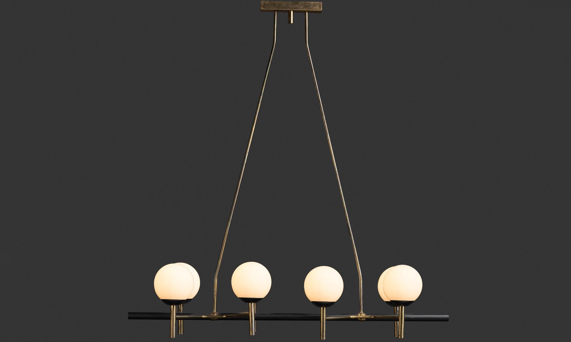 Stilnovo Globe Chandelier
Italy, 1950
Brass stilnovo chandelier with opaque glass globe diffusers.
39.5