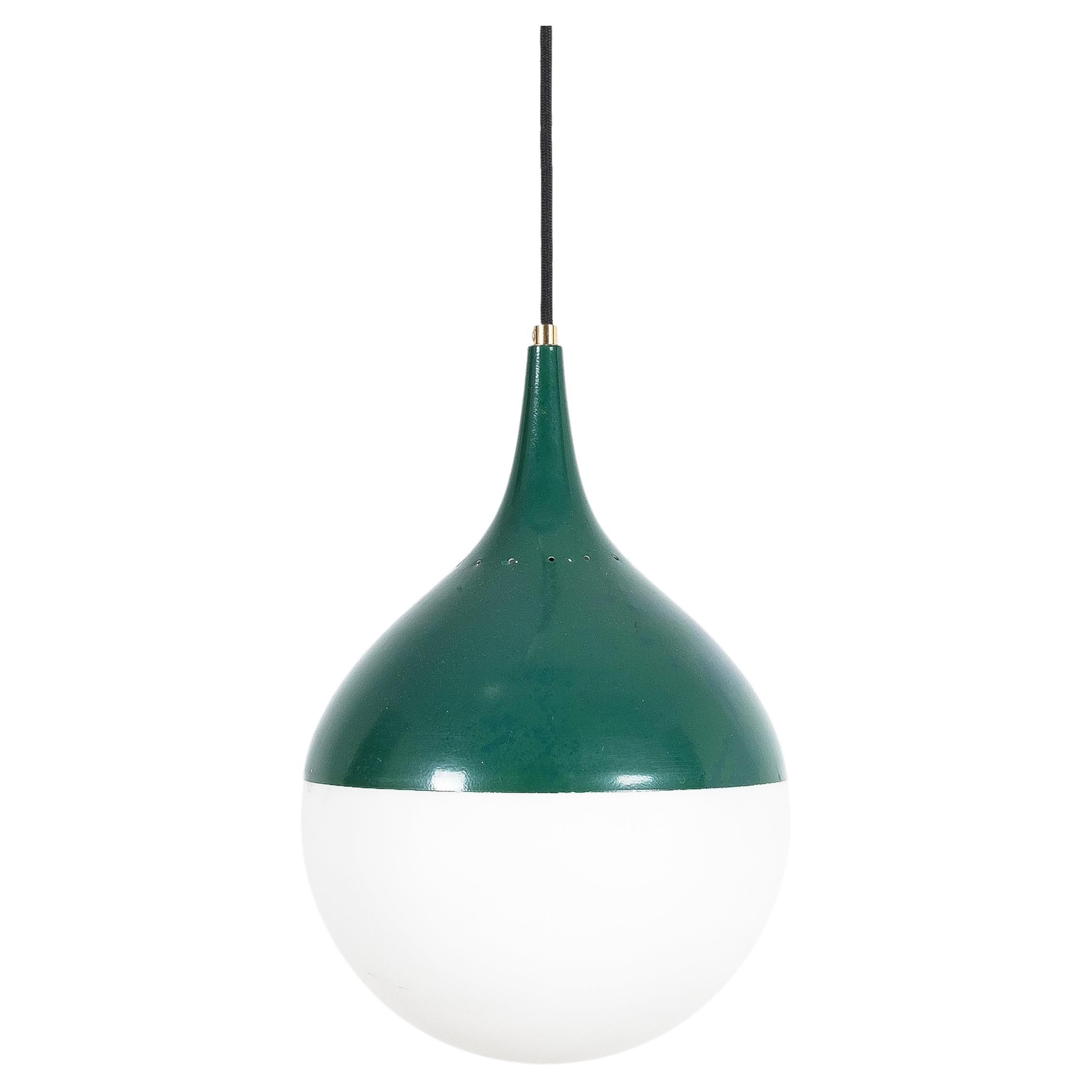 Lampe à suspension à boule verte Stilnovo en verre opale, vers 1950 en vente