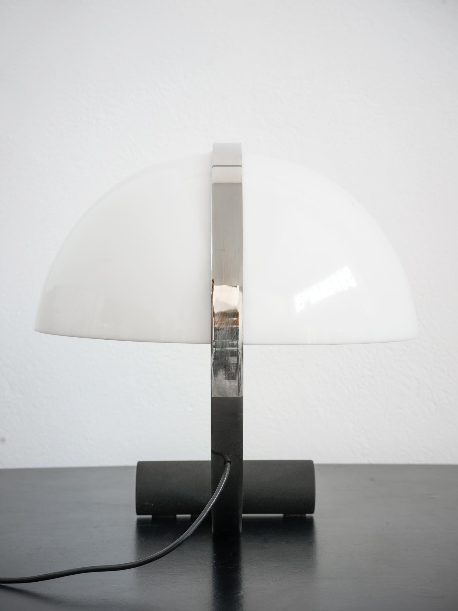 Stilnovo half sphere table lamp for Artimeta In Good Condition For Sale In Athens, Attiki