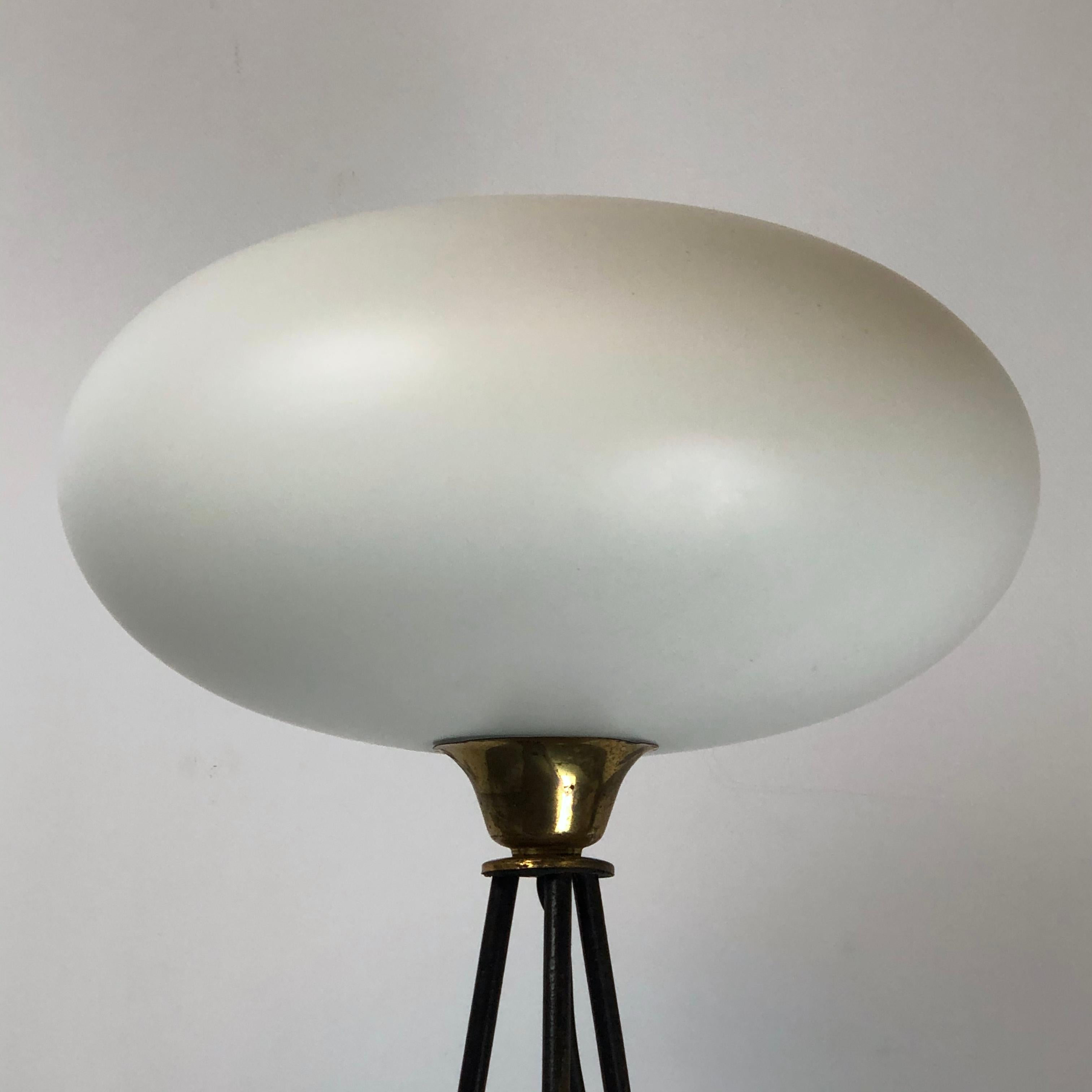 Stilnovo, Italian Brass, Lacquer and Triplex Opaline Glass Tripod Lamp 50s For Sale 8