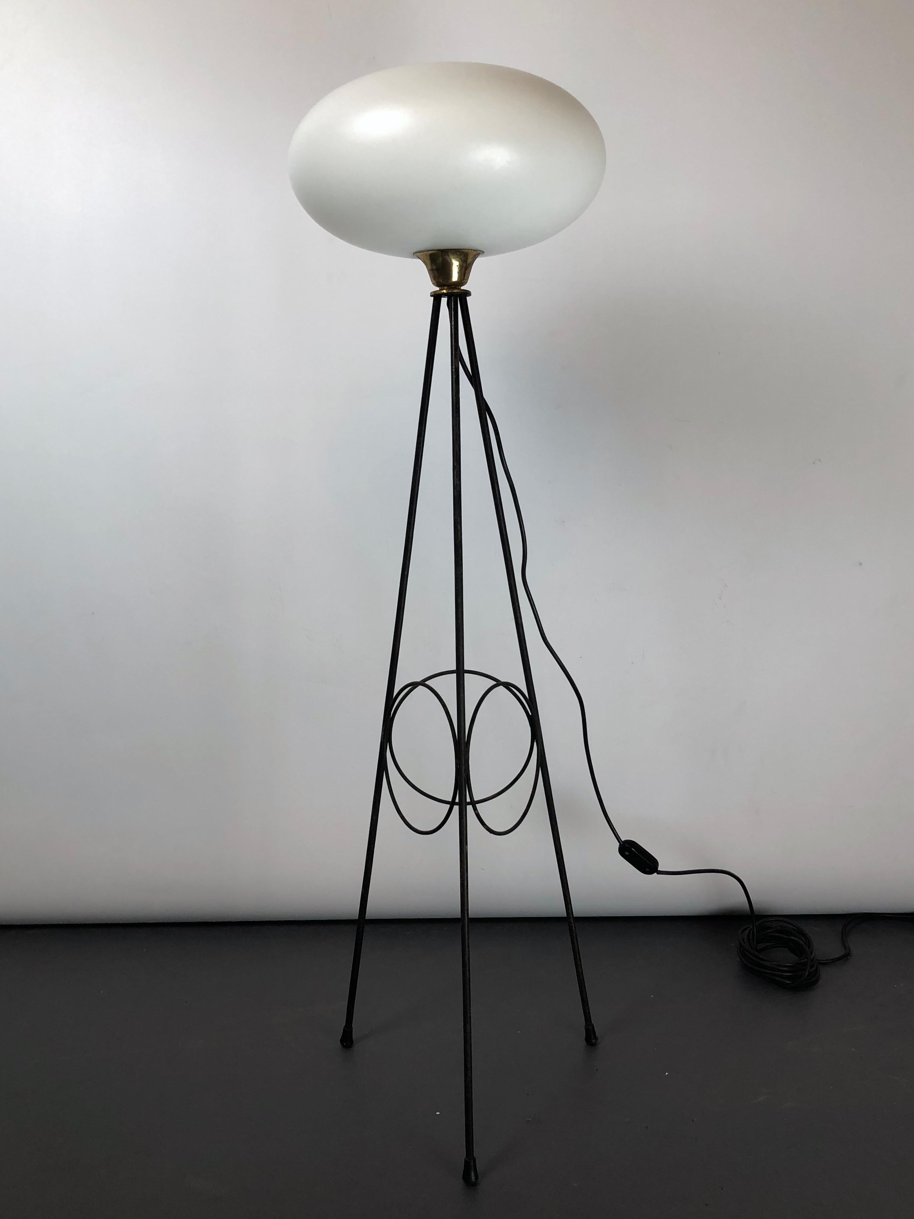 Great vintage condition with original patina for this Italian tripod floor lamp made from brass, lacquer and triplex opaline glass. Produced in Italy during the 1950s. Full working with EU standard, adaptable on demand for USA standard.