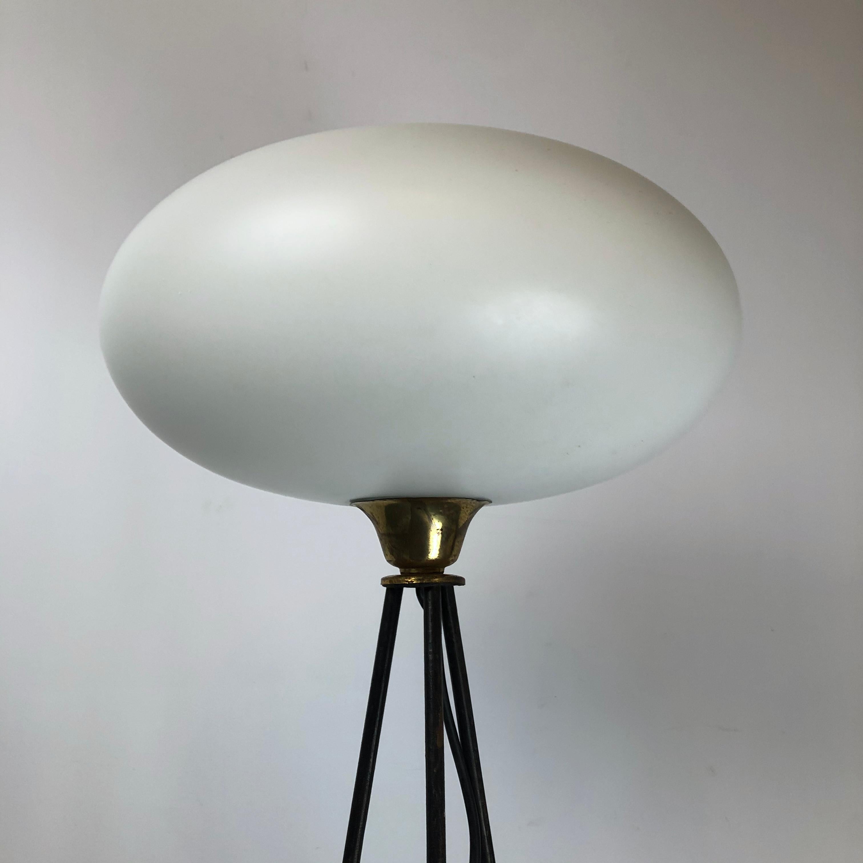 Stilnovo, Italian Brass, Lacquer and Triplex Opaline Glass Tripod Lamp 50s For Sale 15