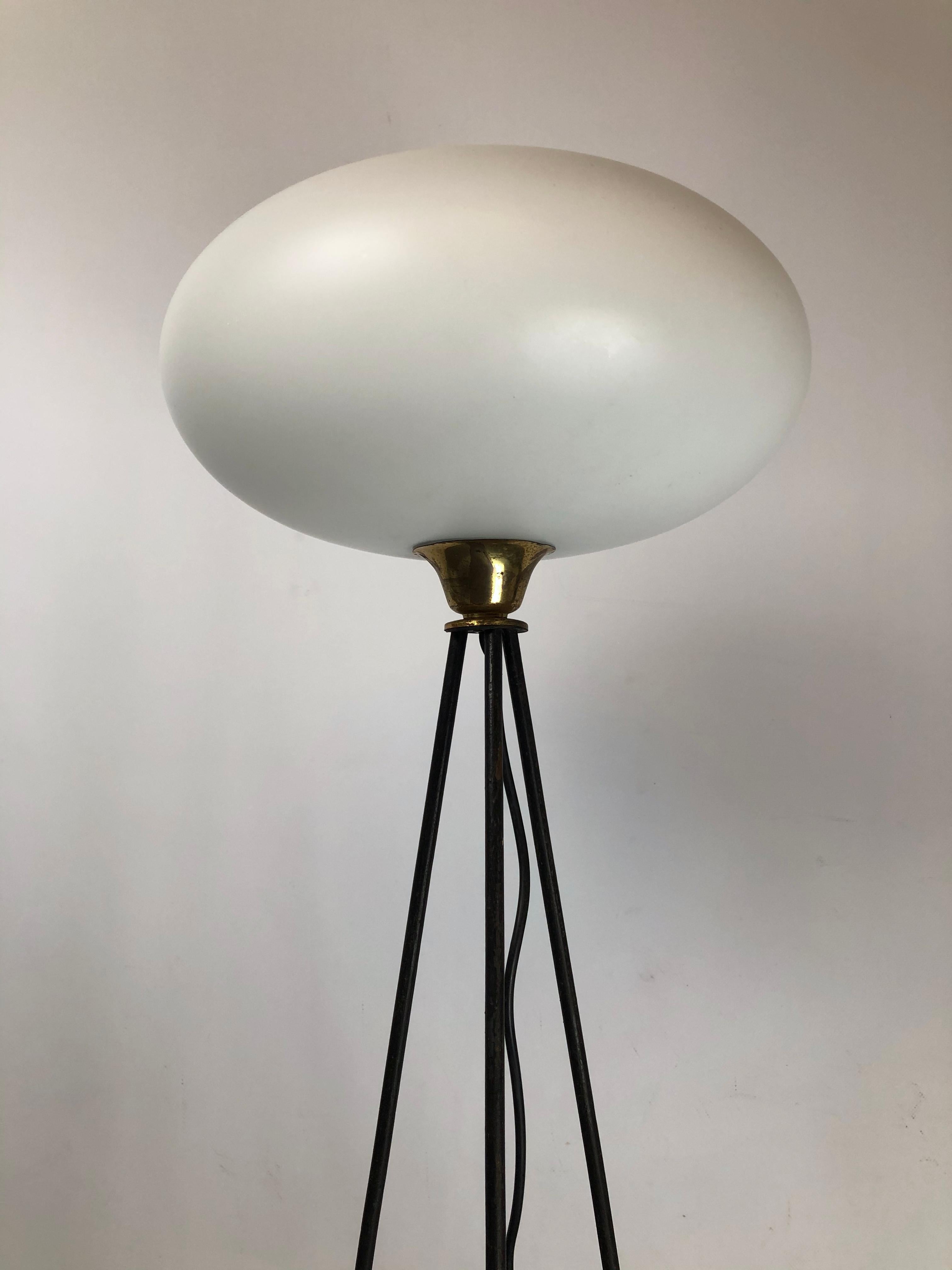Stilnovo, Italian Brass, Lacquer and Triplex Opaline Glass Tripod Lamp 50s In Good Condition For Sale In Catania, CT