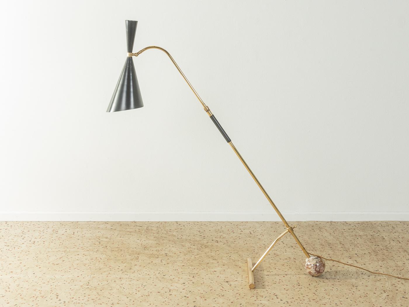 Rare Italian floor lamp from the 1950s by Stilnovo with a height-adjustable brass frame, ball-shaped marble base in beige/red and a black diabolo lamp shade.

Height 142 - 194 cm
Depth 75 - 90 cm
Lampshade Ø approx. 18 cm

Quality Features:
