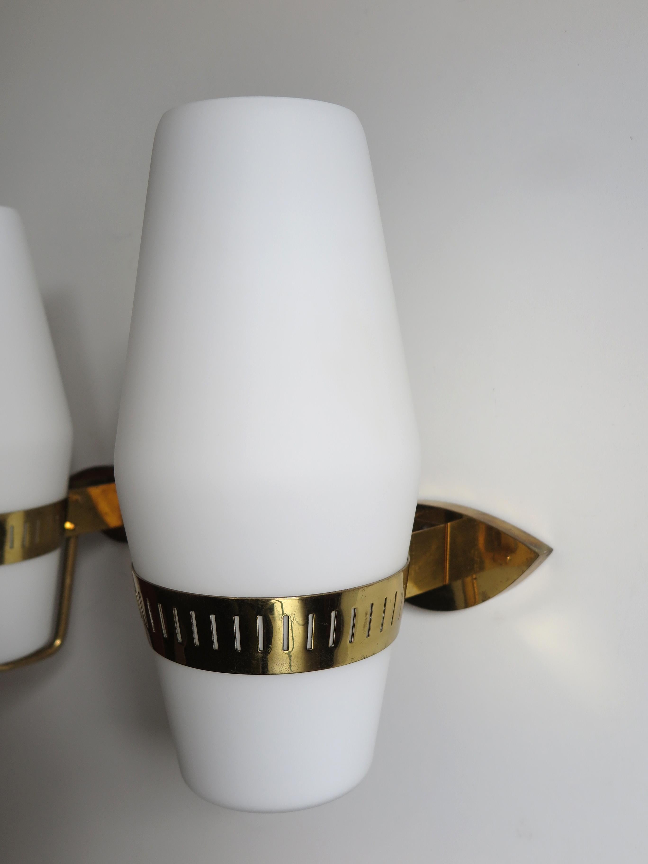 Stilnovo Italian Glass and Brass White Sconces Wall Lamps 1950s For Sale 8
