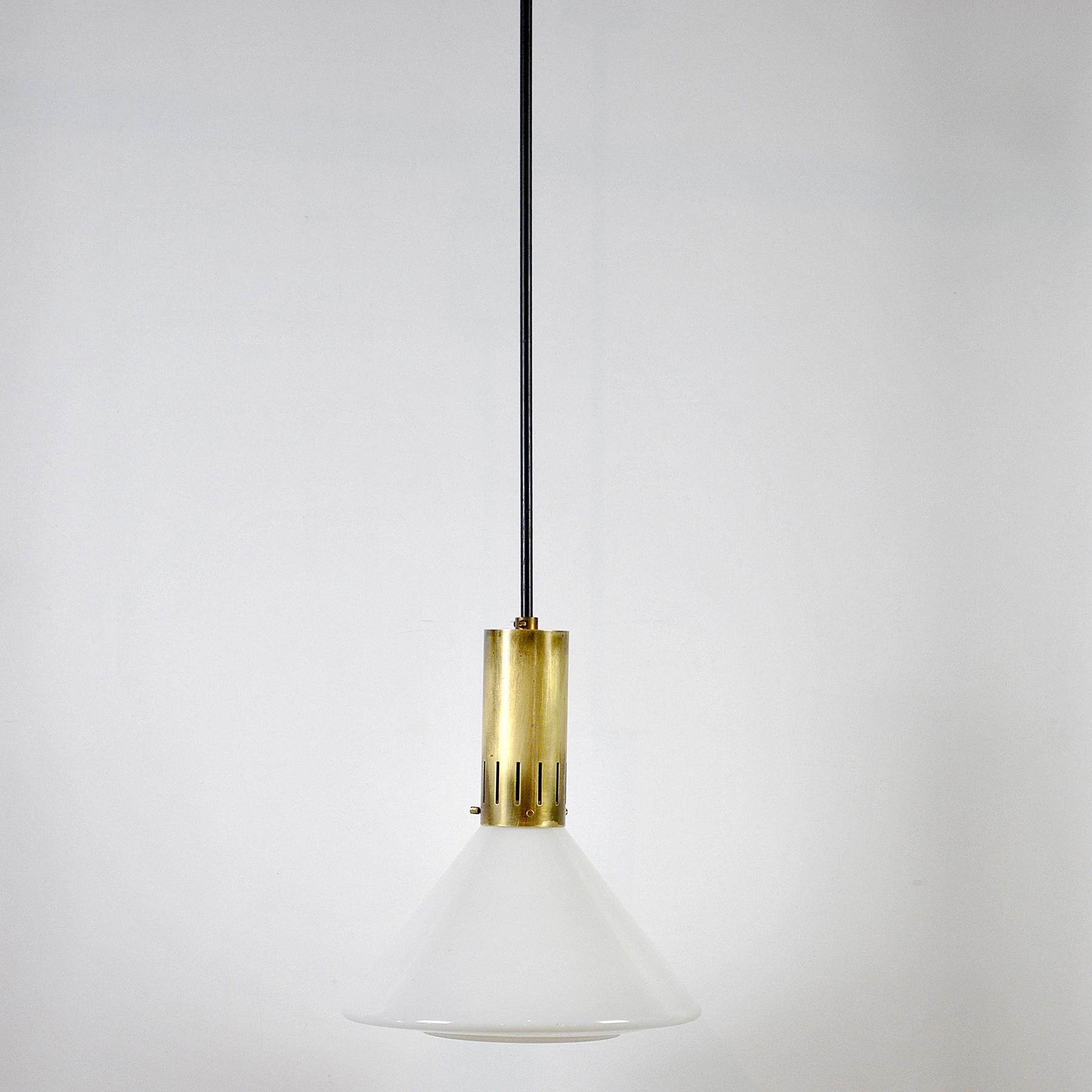 Suspension of Italian production by Stilnovo, structure in brass and opaline glass, datable to the early 1960s.