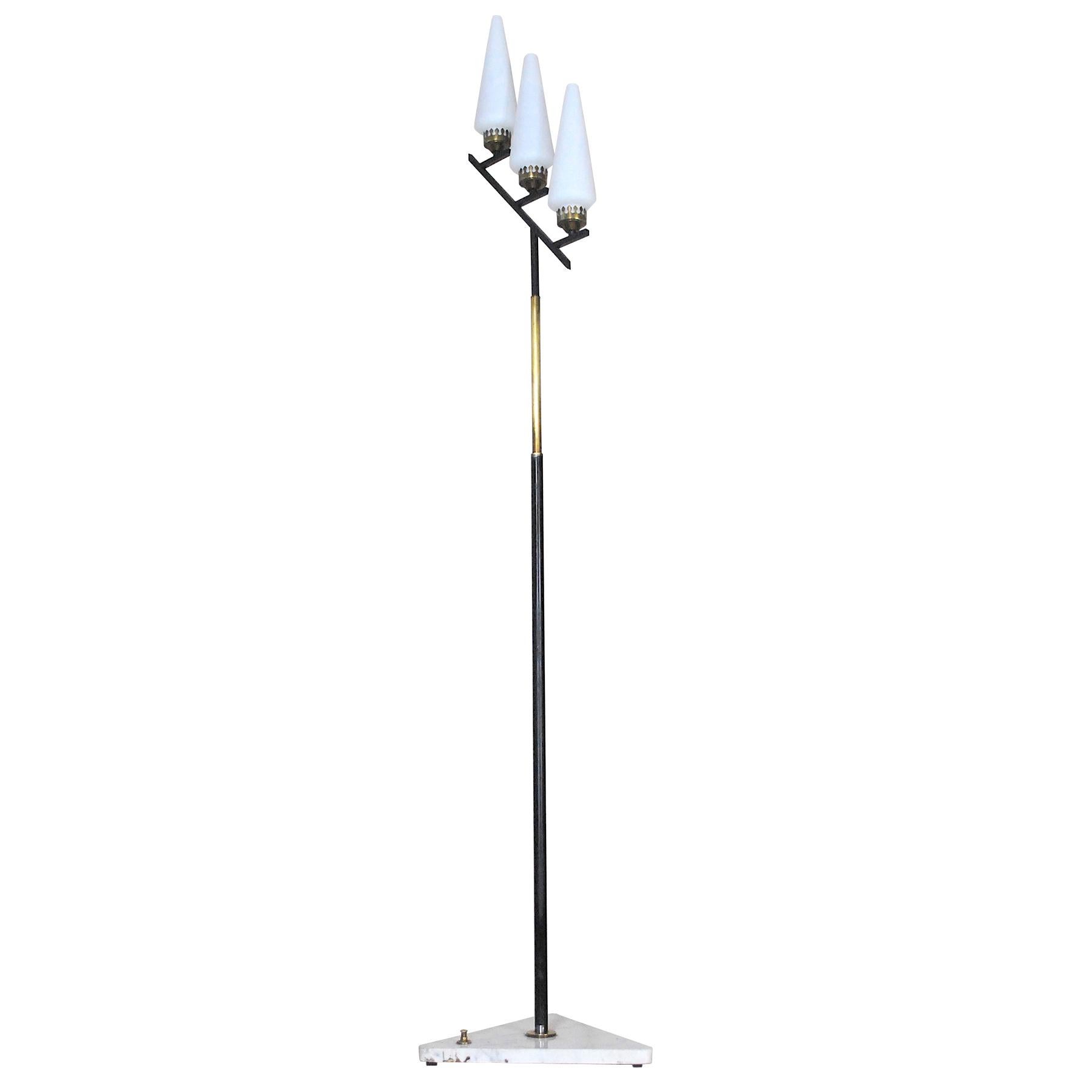 Stilnovo Italian Midcentury Floor Lamp in Brass and Opaline from the 1950s For Sale 4