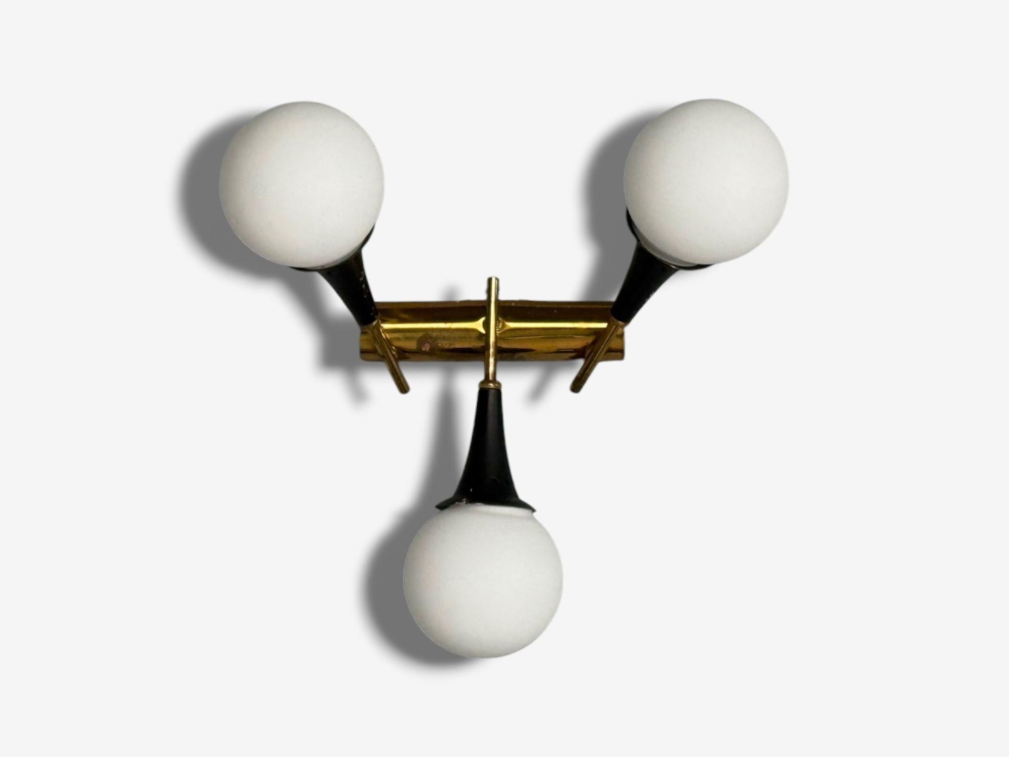 Stilnovo, Italian Mid-Century Modern, Brass, Glass, Three Light Sconce, 1950s In Good Condition For Sale In Manhasset, NY