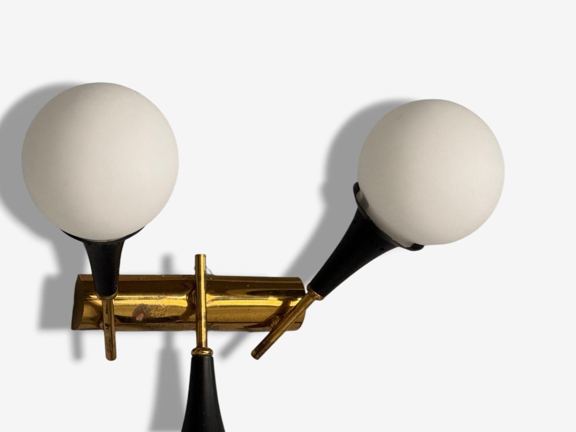 Stilnovo, Italian Mid-Century Modern, Brass, Glass, Three Light Sconce, 1950s For Sale 1