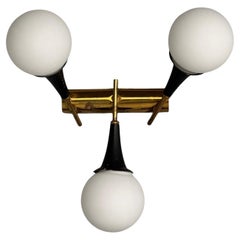 Stilnovo, modernité italienne du milieu du siècle, laiton, verre, applique à trois lumières, années 1950