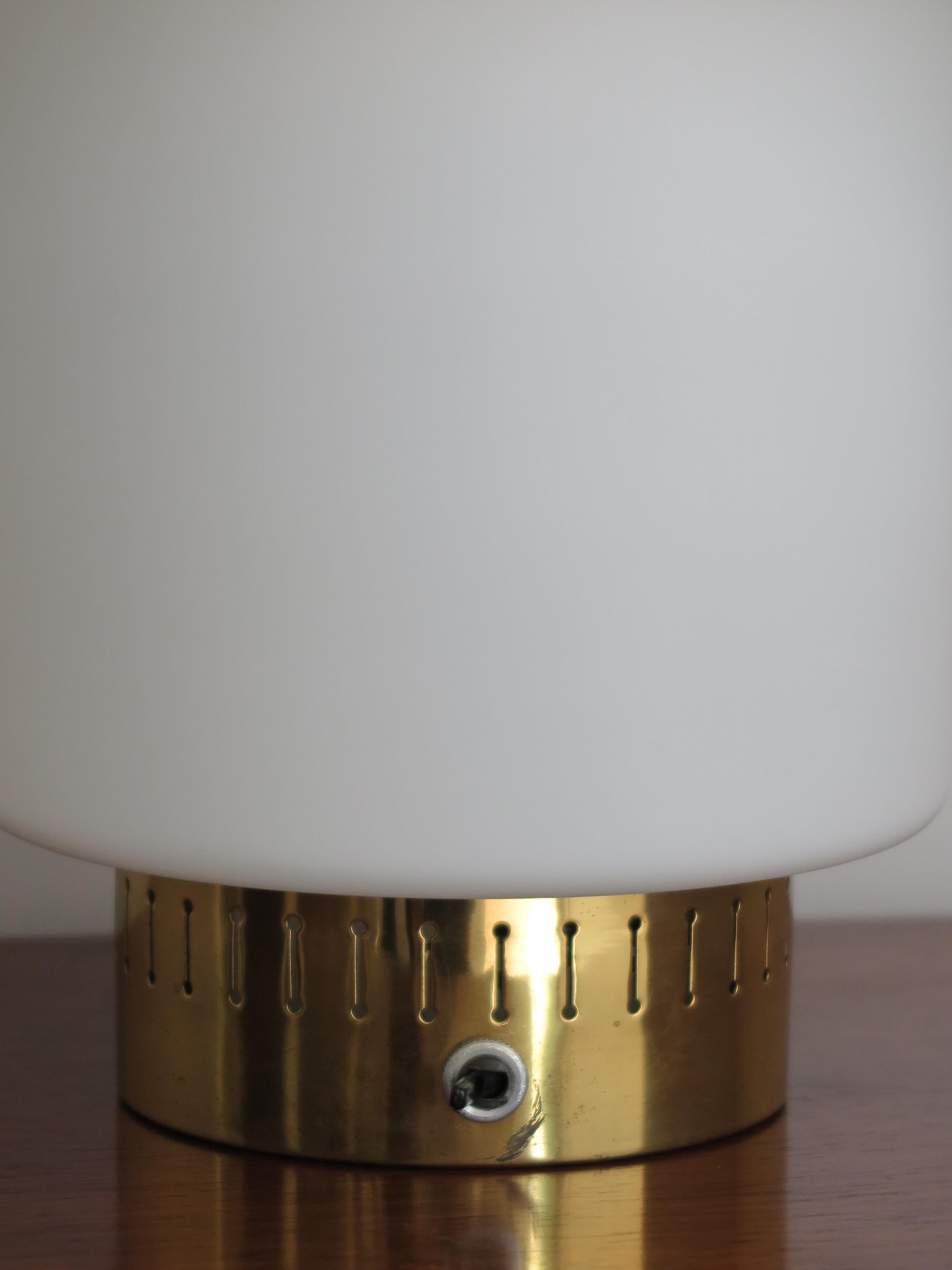 Stilnovo Italian Mid-Century Modern Design Red Glass Brass Table Lamp, 1950s For Sale 1