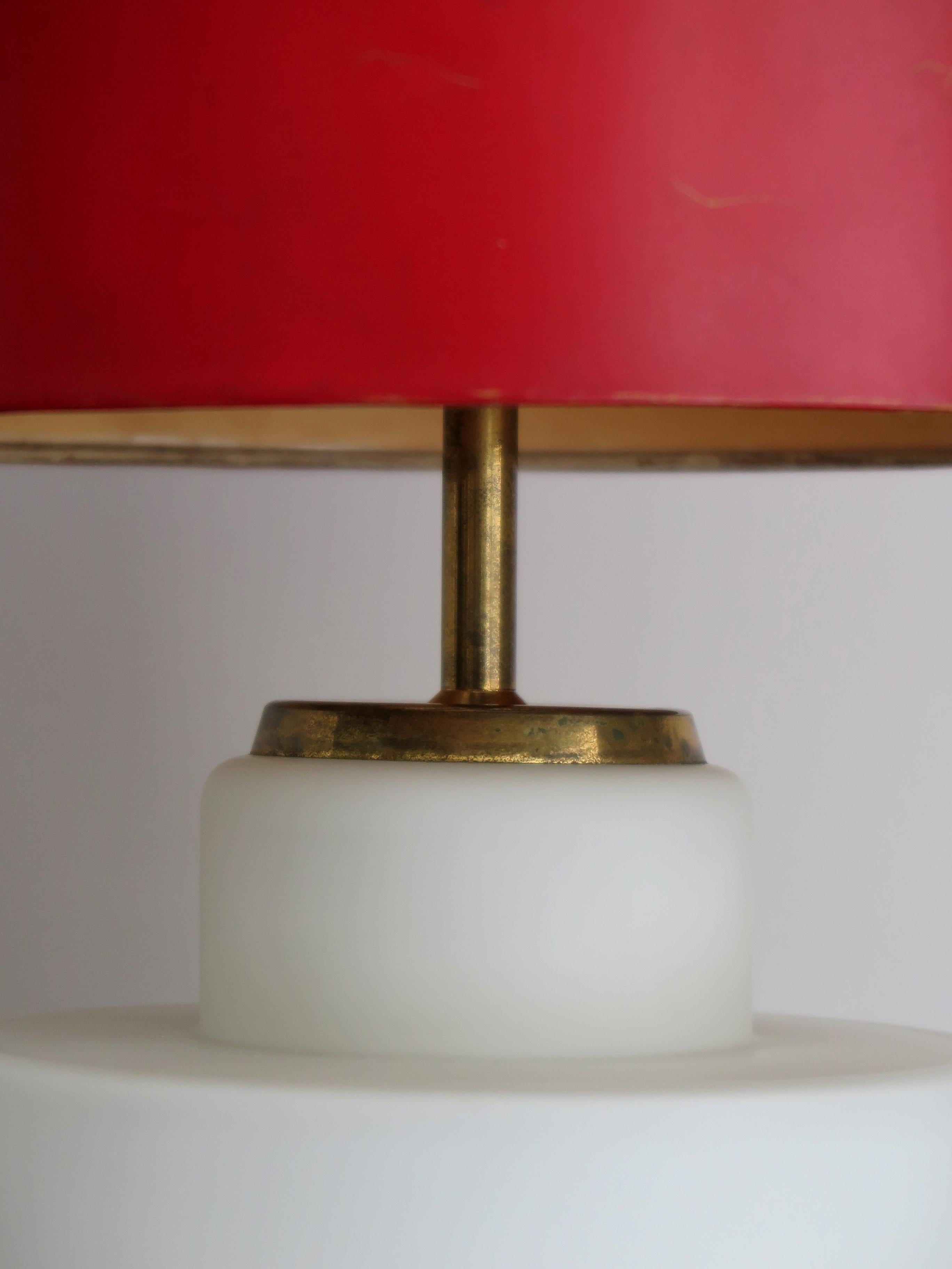 Stilnovo Italienische Mid-Century Modern Design-Tischlampe aus rotem Glas und Messing, 1950er Jahre im Angebot 1