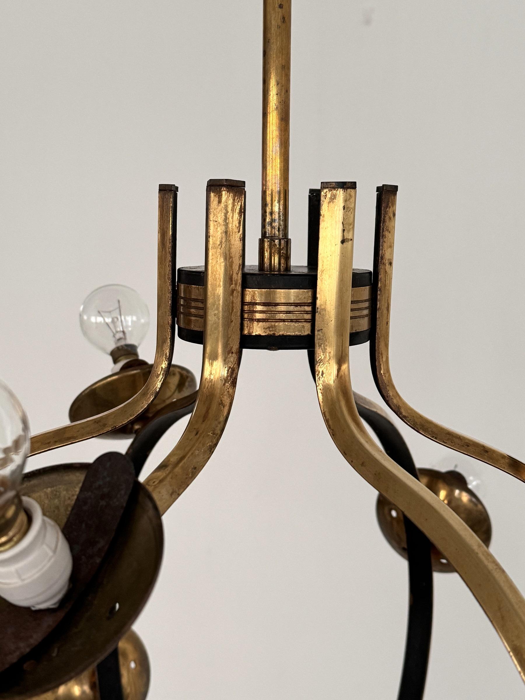 Lustre italien du milieu du siècle en laiton et verre opalin, Stilnovo, années 1950 en vente 4