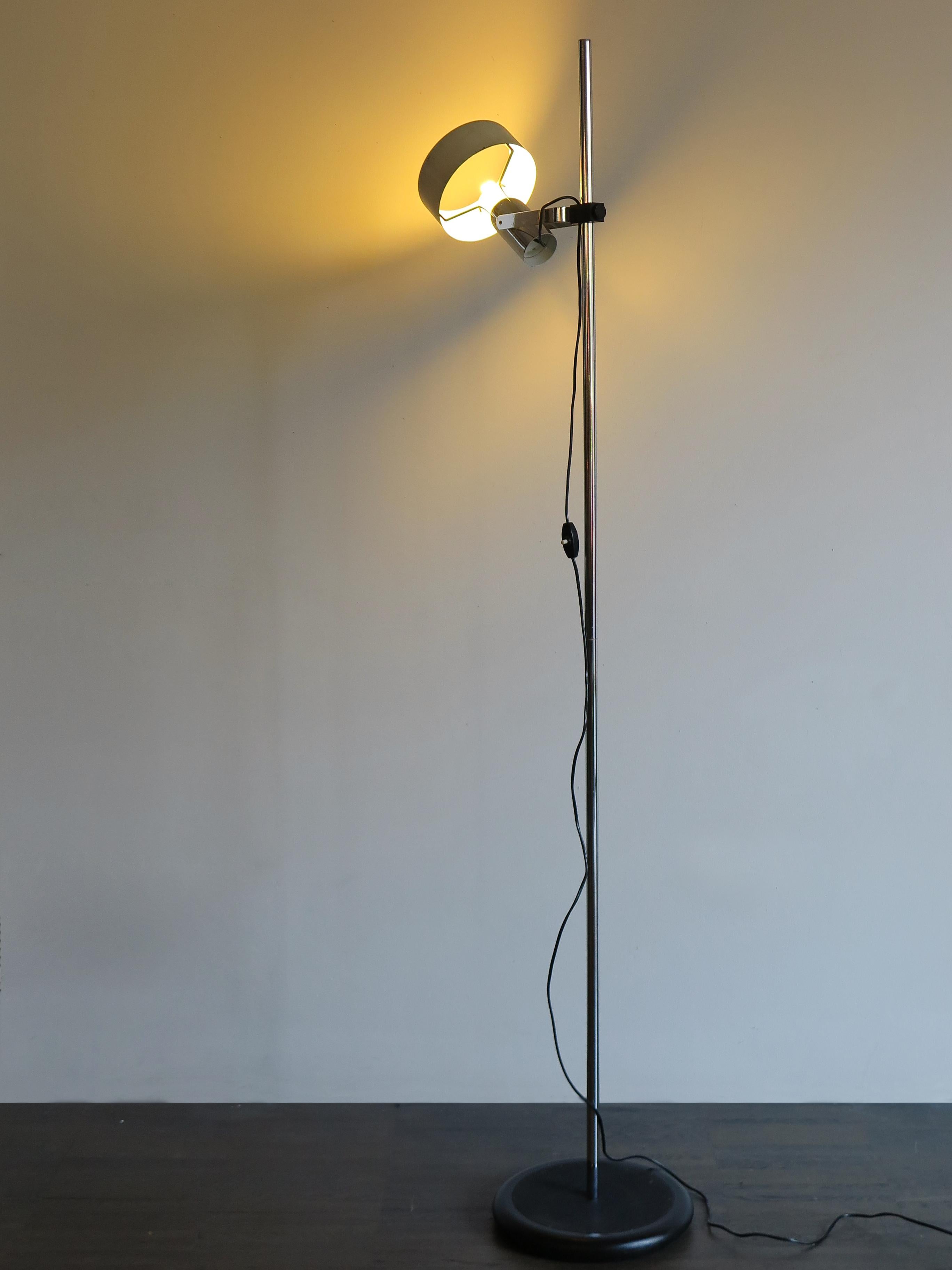 Mid-Century Modern Stilnovo Italian Midcentury Modern Design White Floor lamp, 1960s For Sale