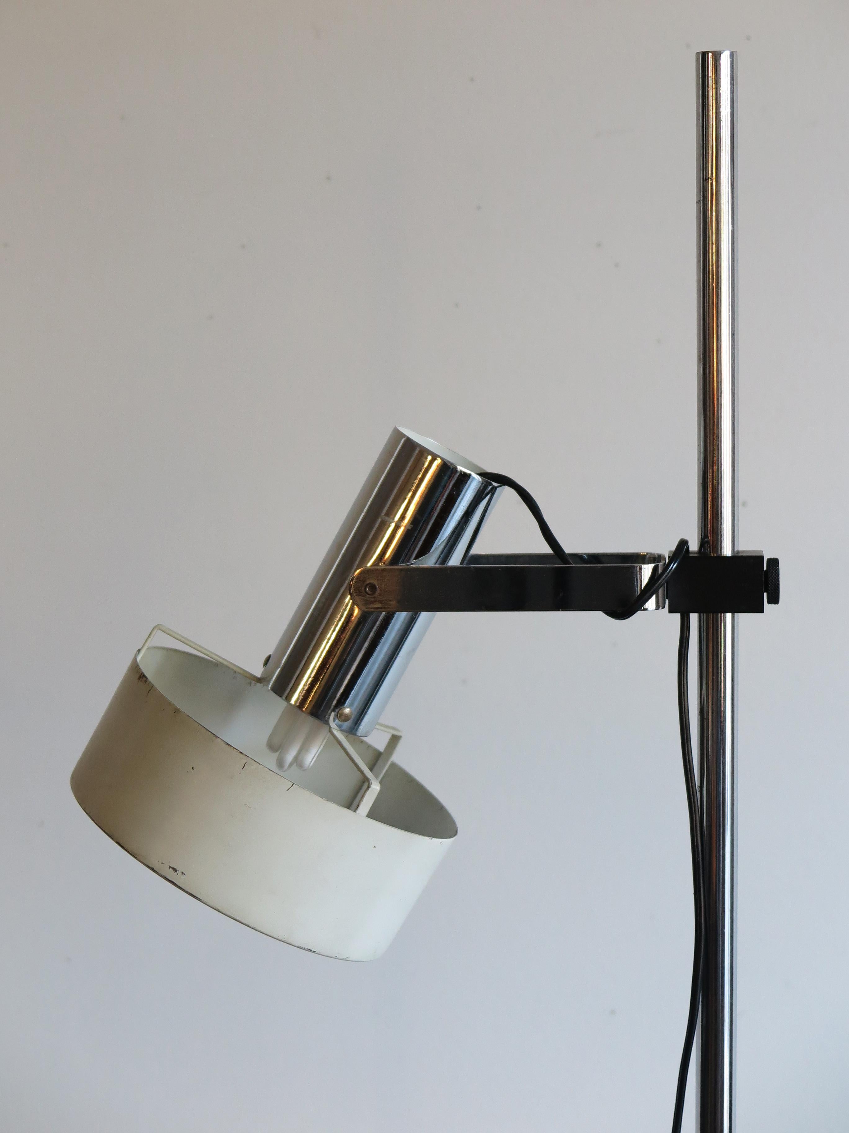 Stilnovo Italian Midcentury Modern Design White Floor lamp, 1960s For Sale 1