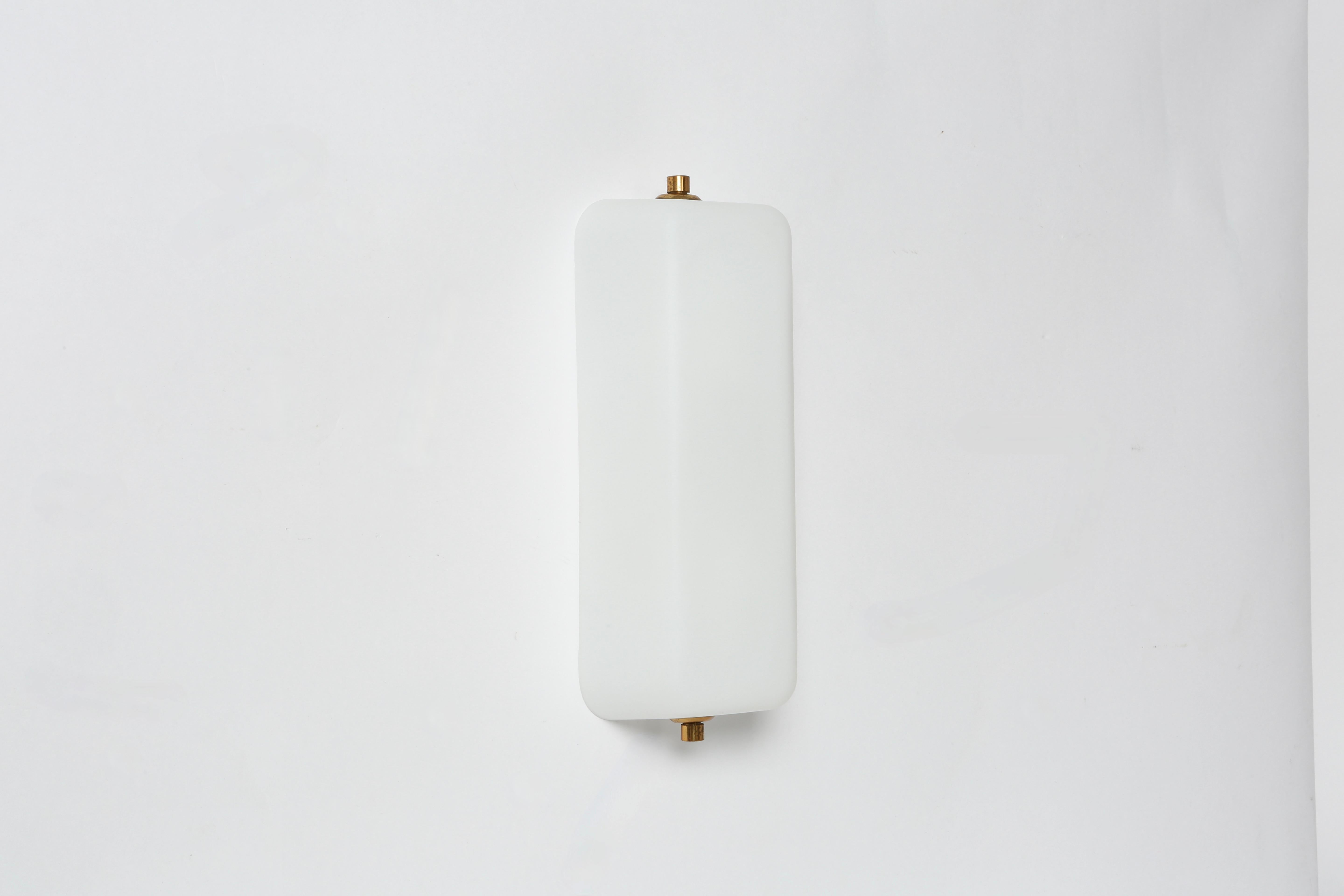Stilnovo Italienische Wandleuchter, ein Paar (Moderne der Mitte des Jahrhunderts) im Angebot