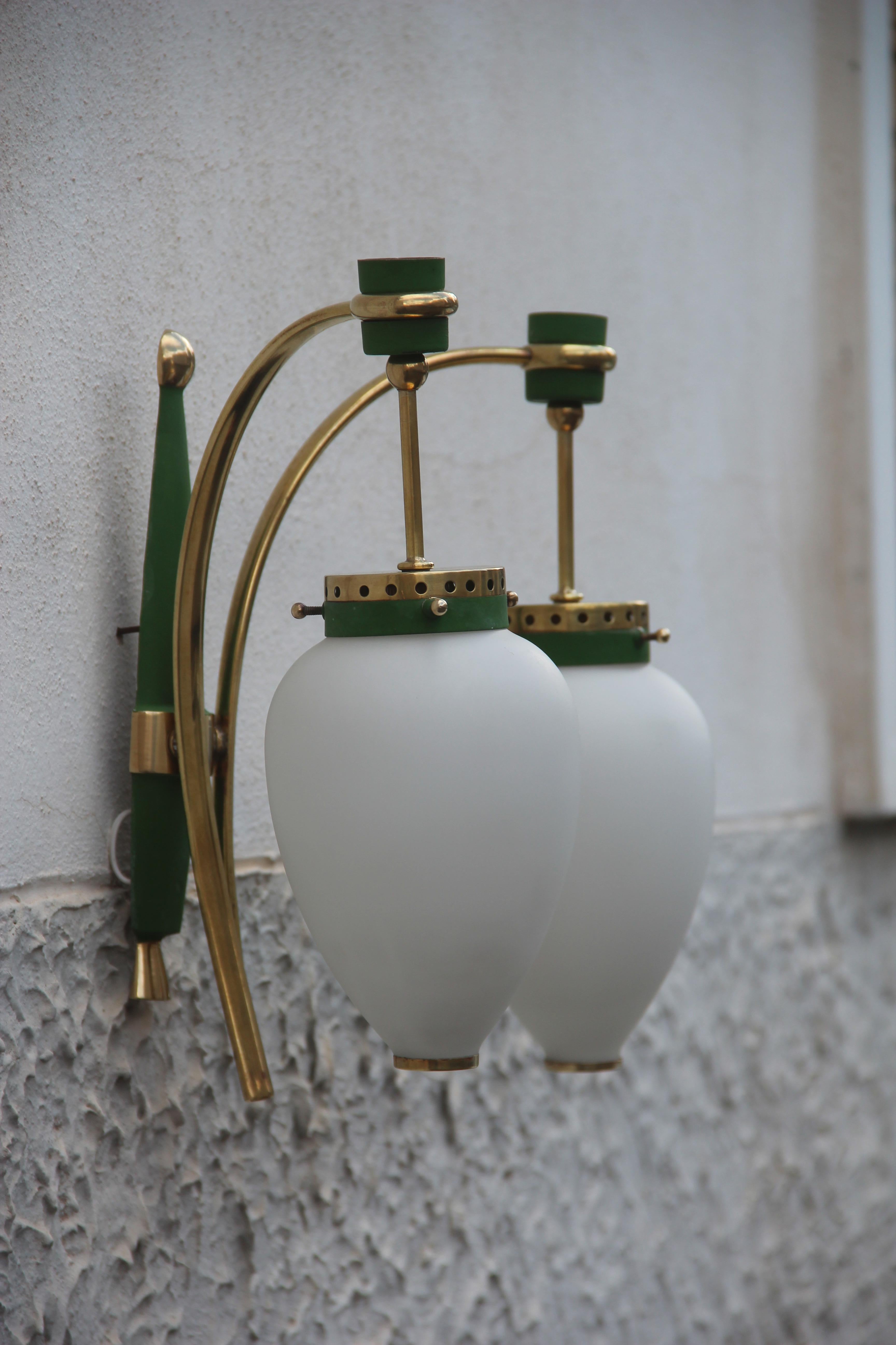 Stilnovo Style White Glass Green and Golden Brass Italian Sconces, 1958 In Good Condition For Sale In Palermo, Sicily