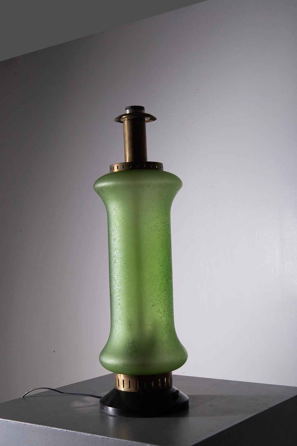 Stilnovo italian table lamp in green glass In Good Condition For Sale In Milano, IT