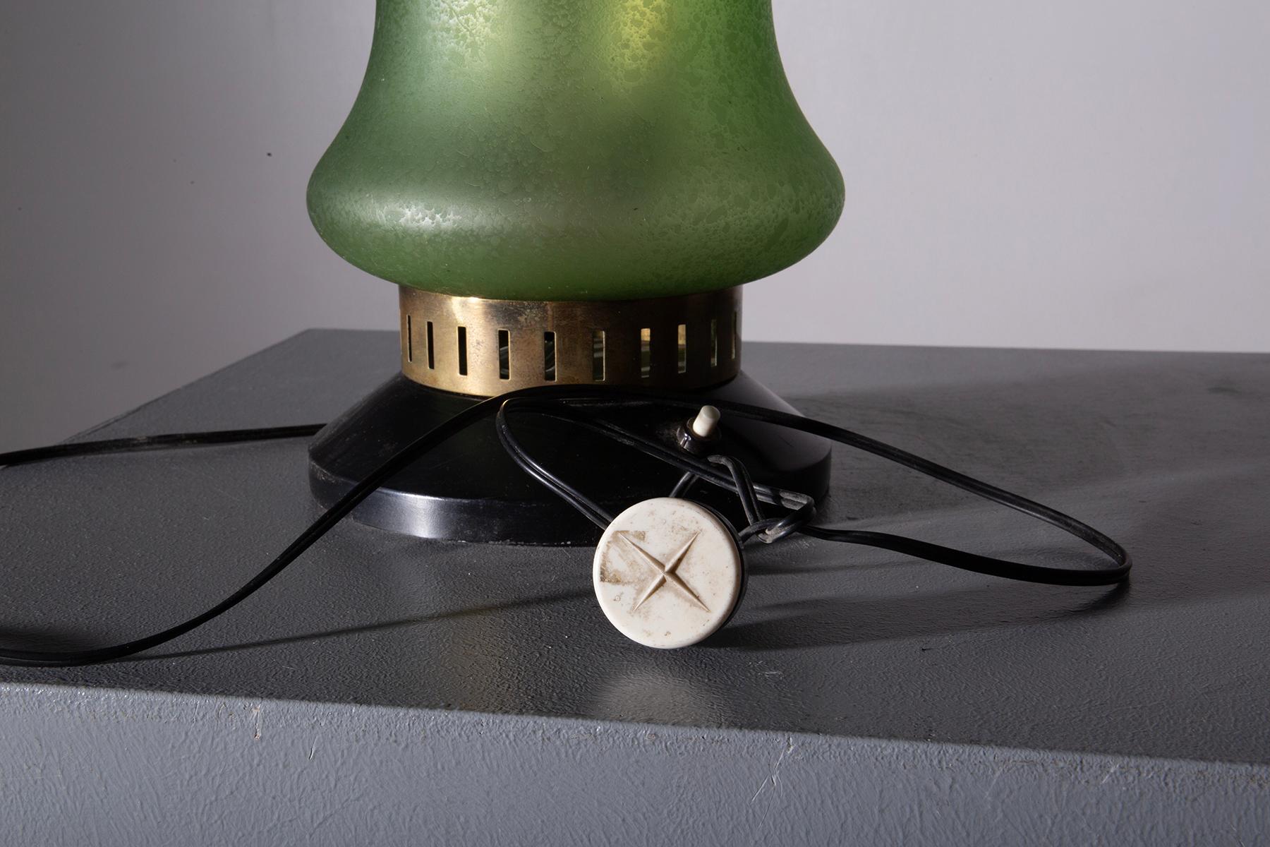 Stilnovo italian table lamp in green glass For Sale 1