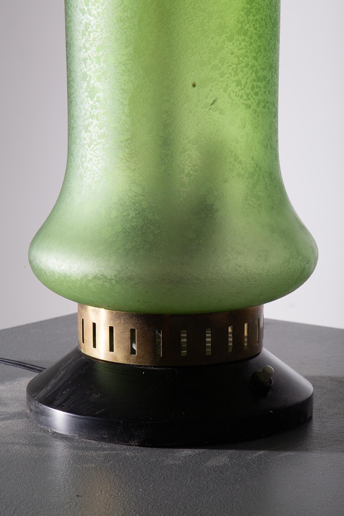Stilnovo italian table lamp in green glass For Sale 2