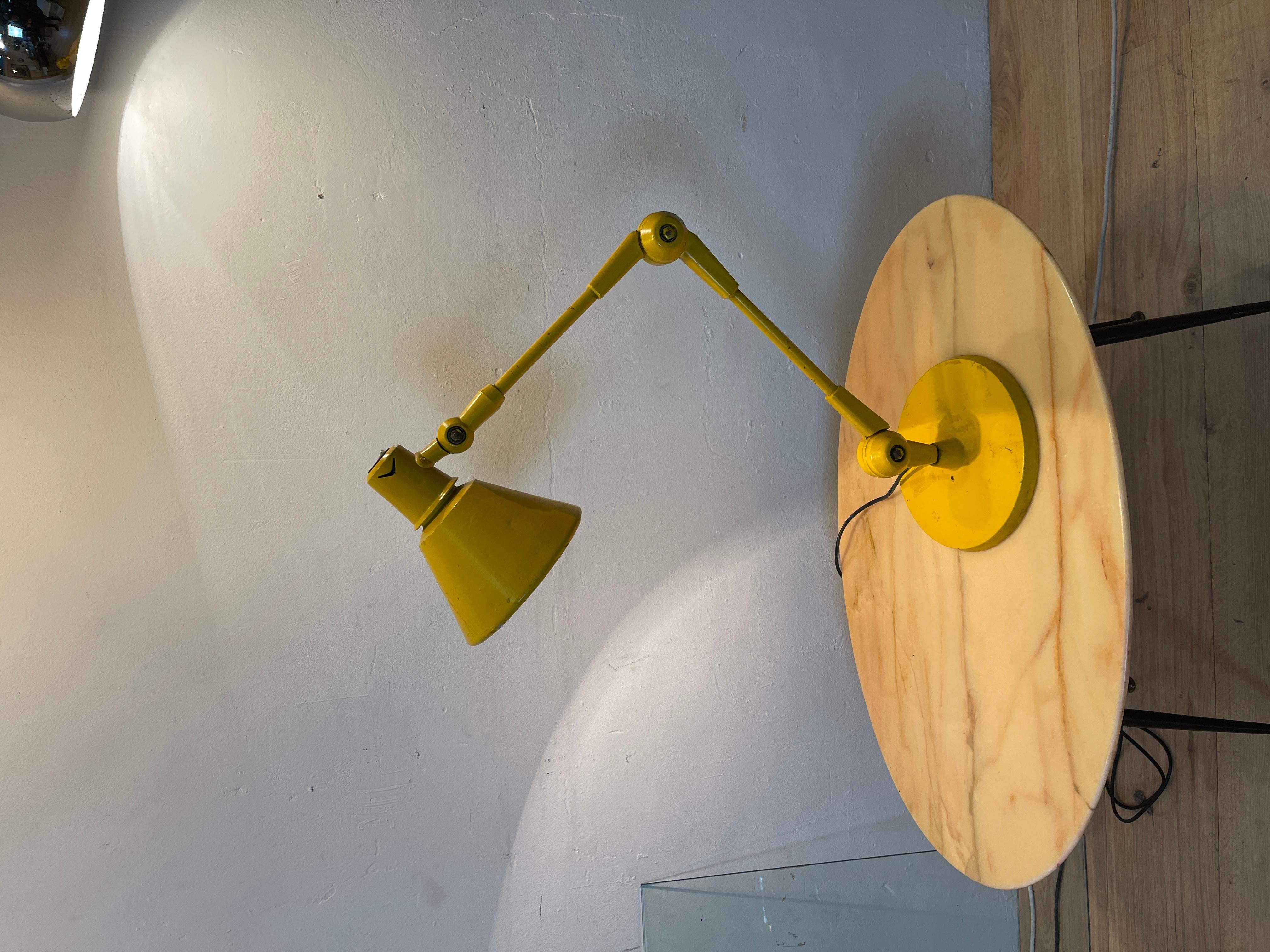 Fully articulated and adjustable table lamp, produced in Italy in the 1960s-1970s by the Stilnovo company.
