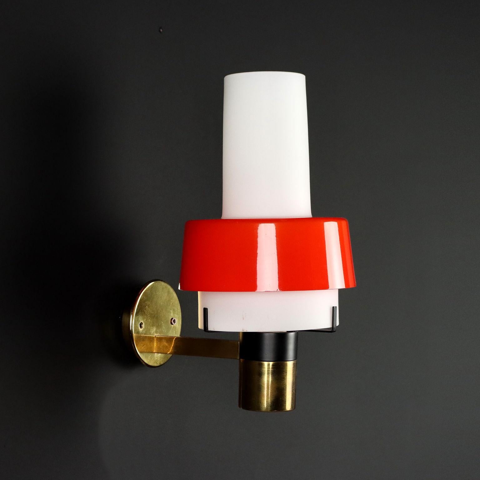 Wall lamp; enamelled metal, brass, opal glass diffuser, red methacrylate.