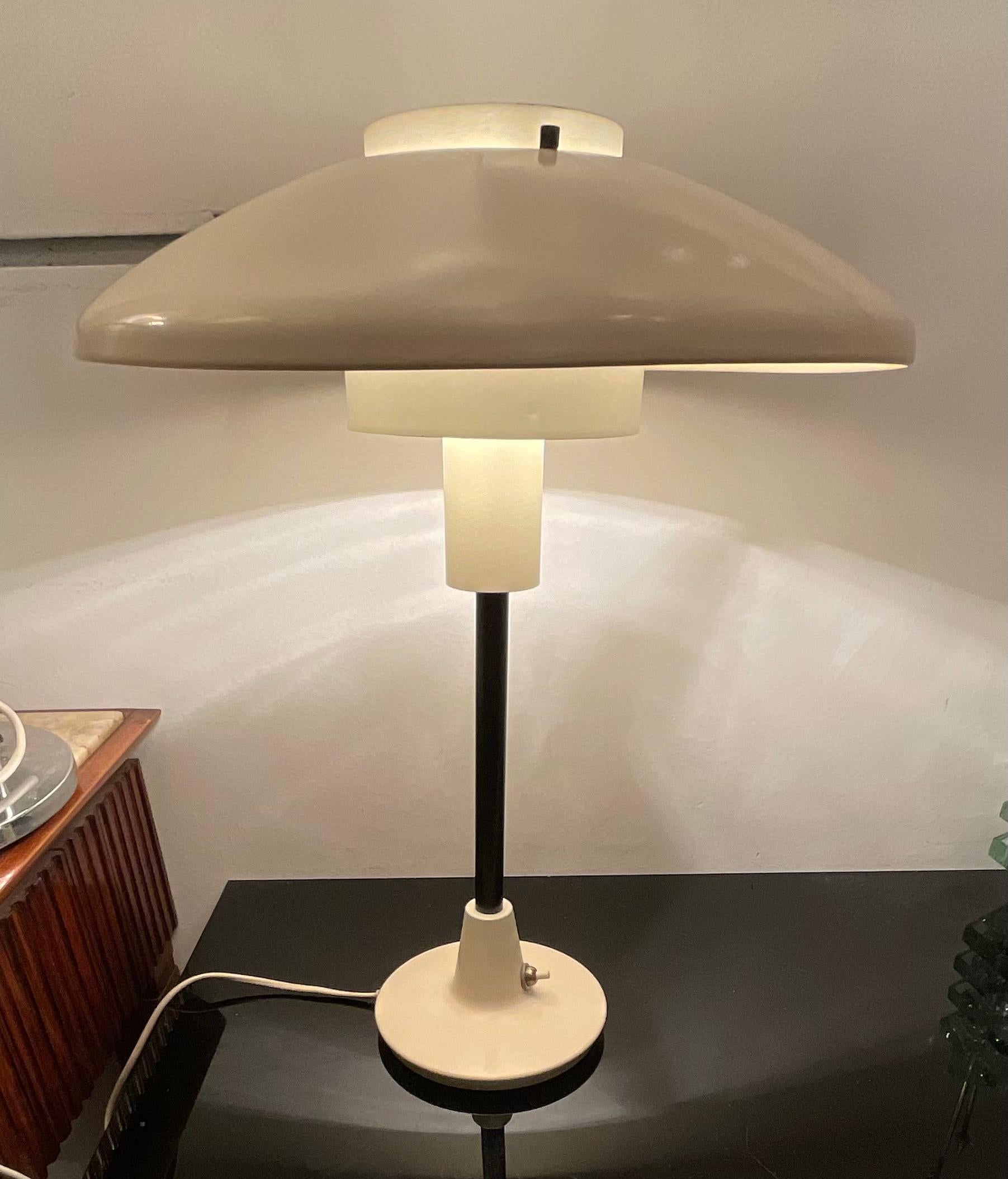 Autre STILNOVO - Lampe à poser des années 1950 - Modèle 8022 en vente