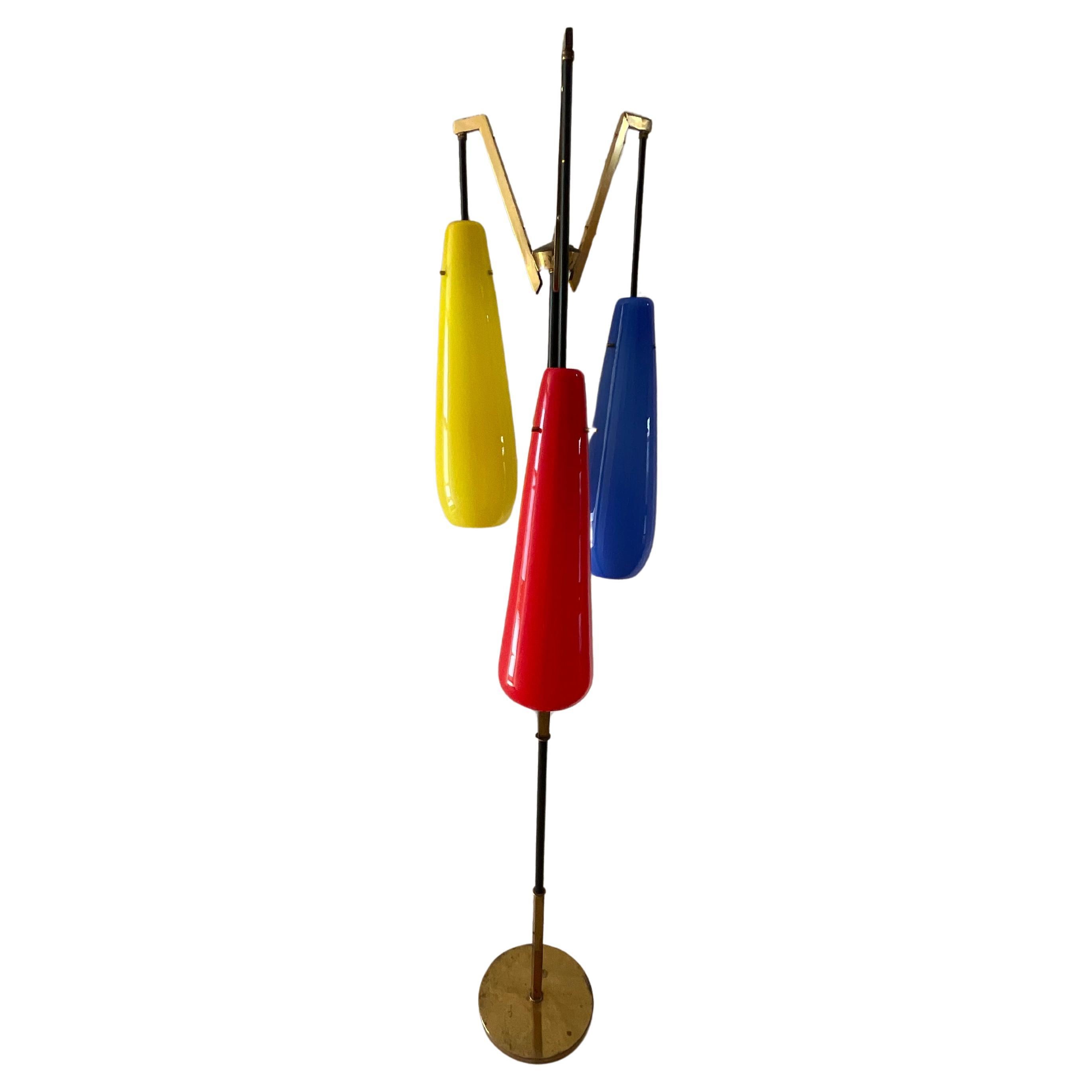 STILNOVO (attribuita) Lampada da terra original anni 60, dalla qualità dei materiali usati e il suo design, per costruire questa lampada é possibile attribuirla alla suddetta  ditta italiana ,produzione anni 50/60 in ITALIA.
La lampada è in perfetto