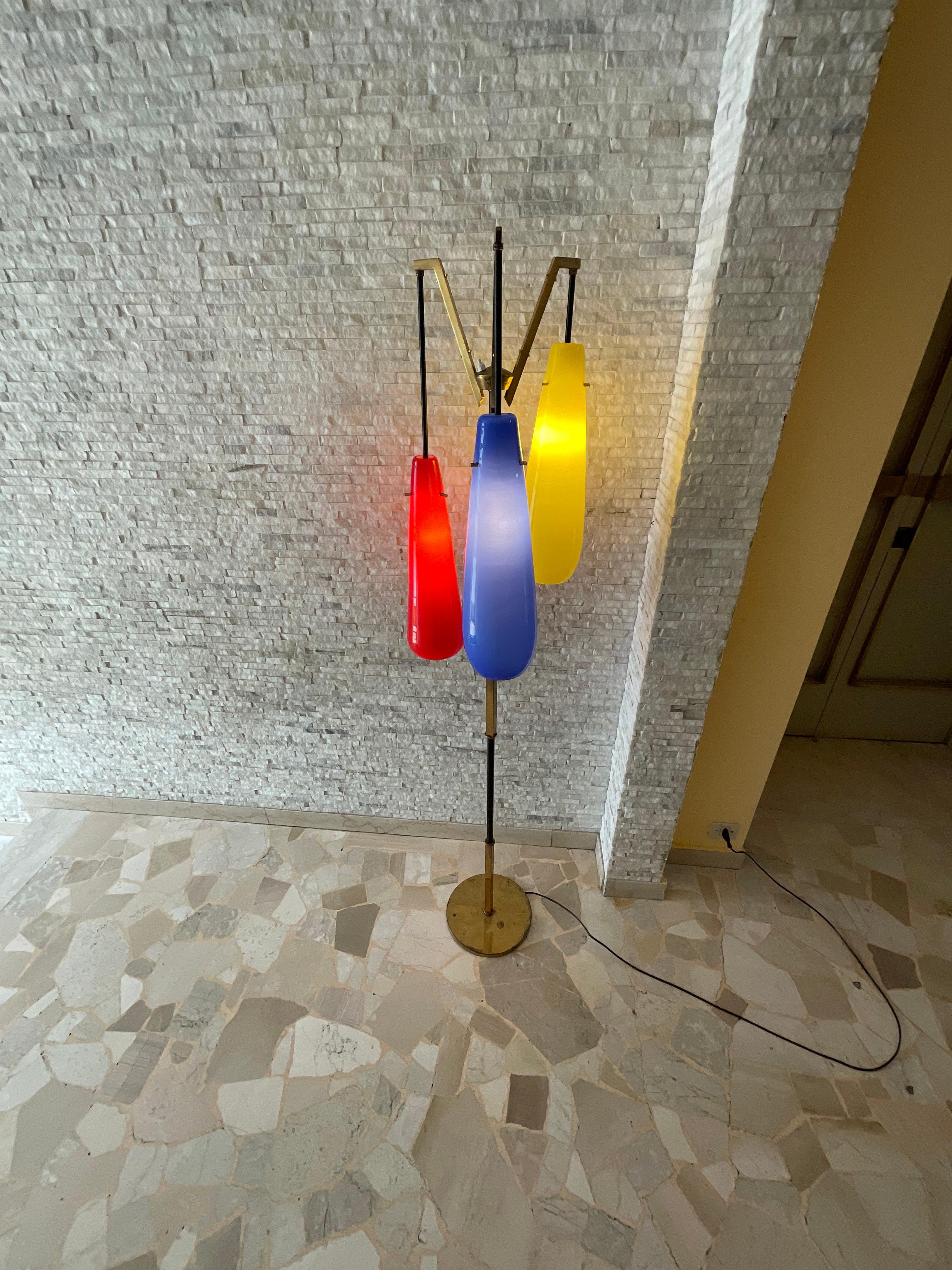 STILNOVO (attribuita) - Lampada da terra con 3 vetri di murano - Da a Italia 1960 im Zustand „Gut“ im Angebot in Milano, IT