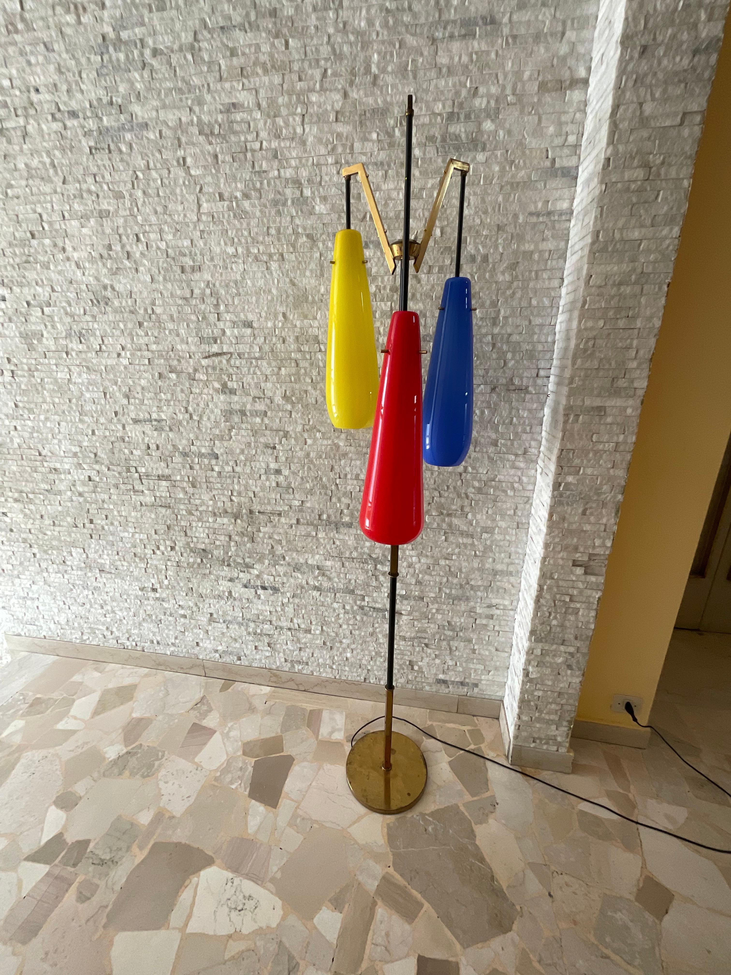 STILNOVO (attribuita) - Lampada da terra con 3 vetri di murano - Da a Italia 1960 (Metall) im Angebot
