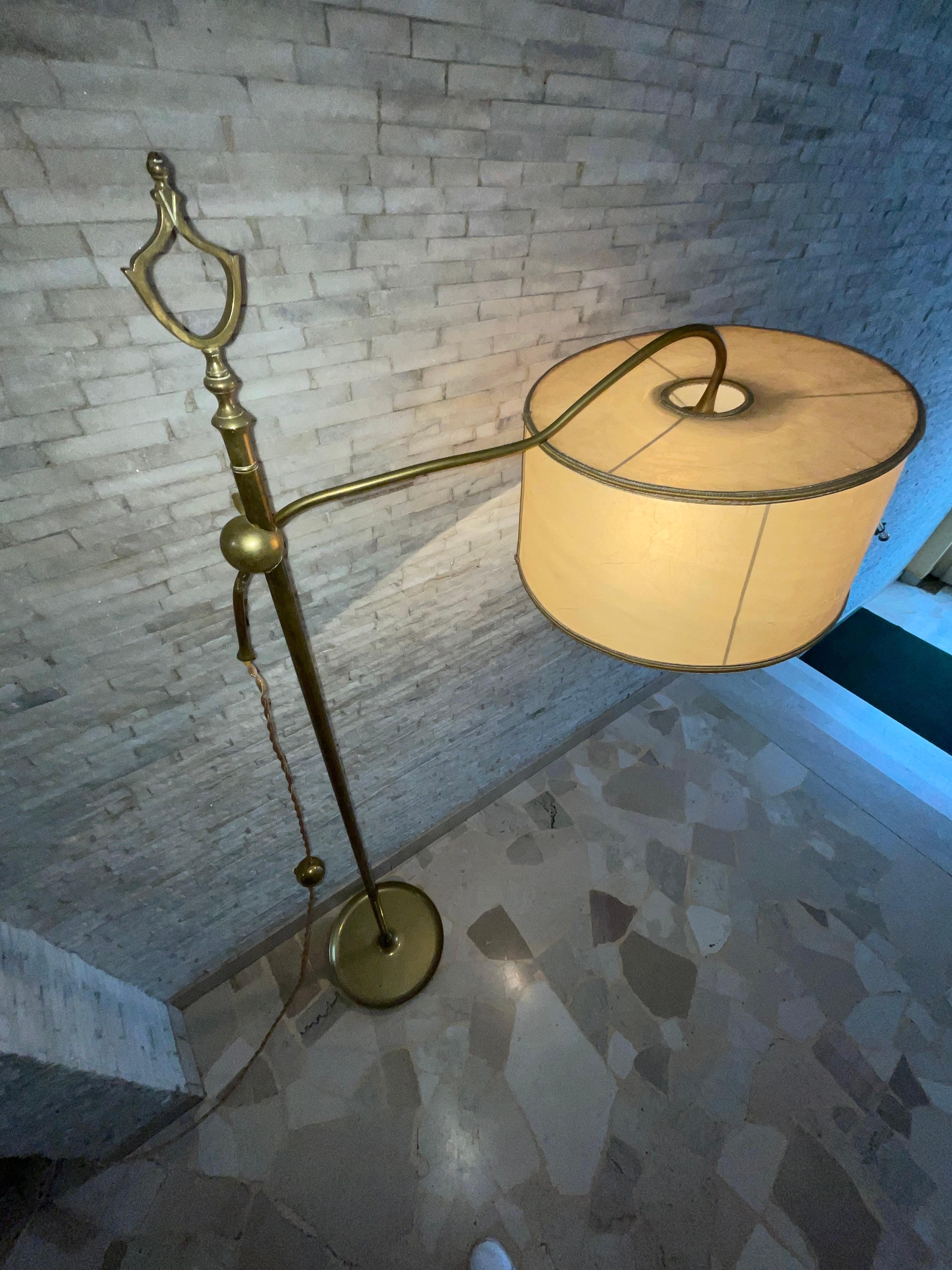 Stilnovo - Floor lamp - brass and faux parchment - 1950s In Good Condition For Sale In Milano, IT