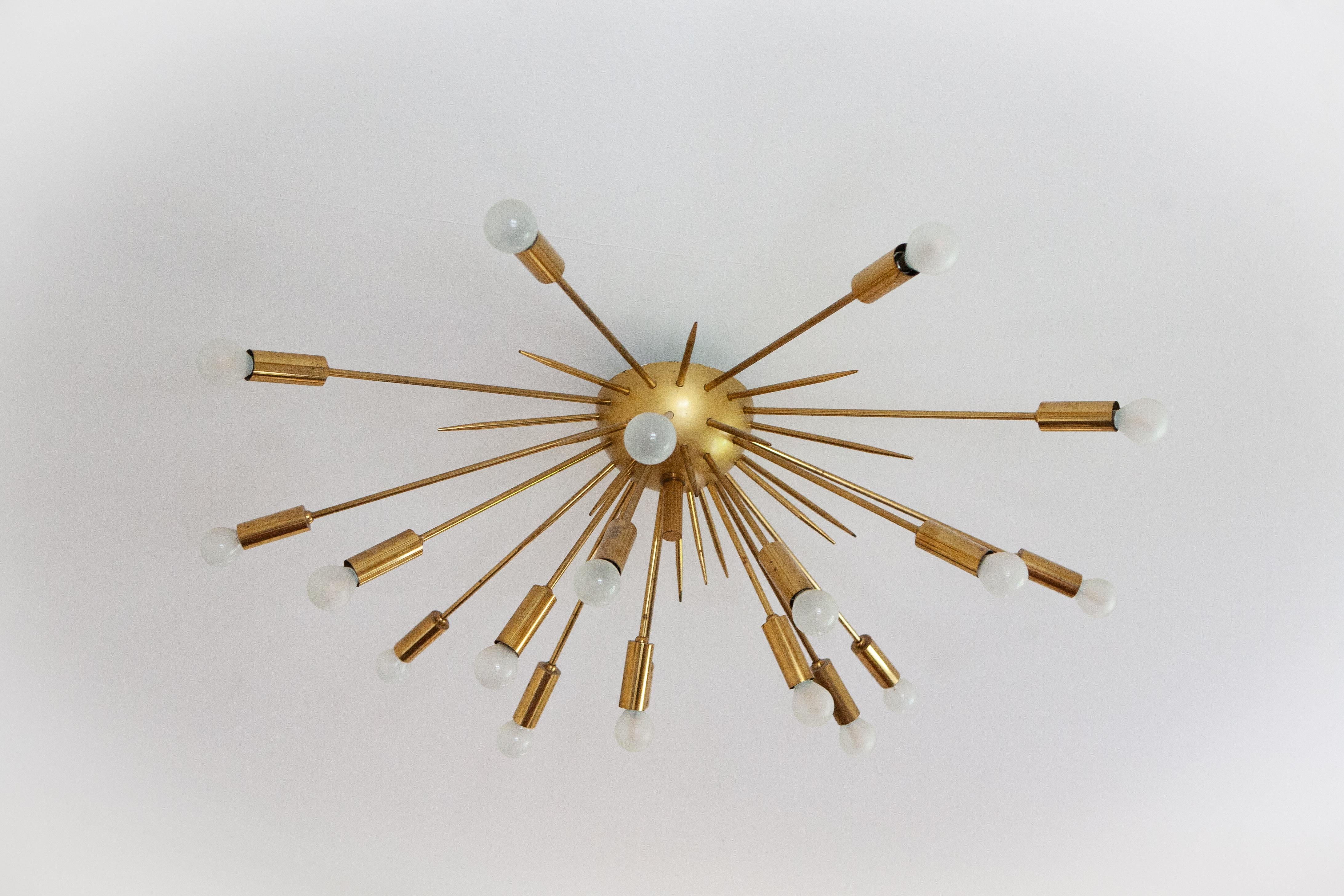 Mid-20th Century Stilnovo - Lampadario Sputnik in ottone a 19 luci - anni '50 For Sale