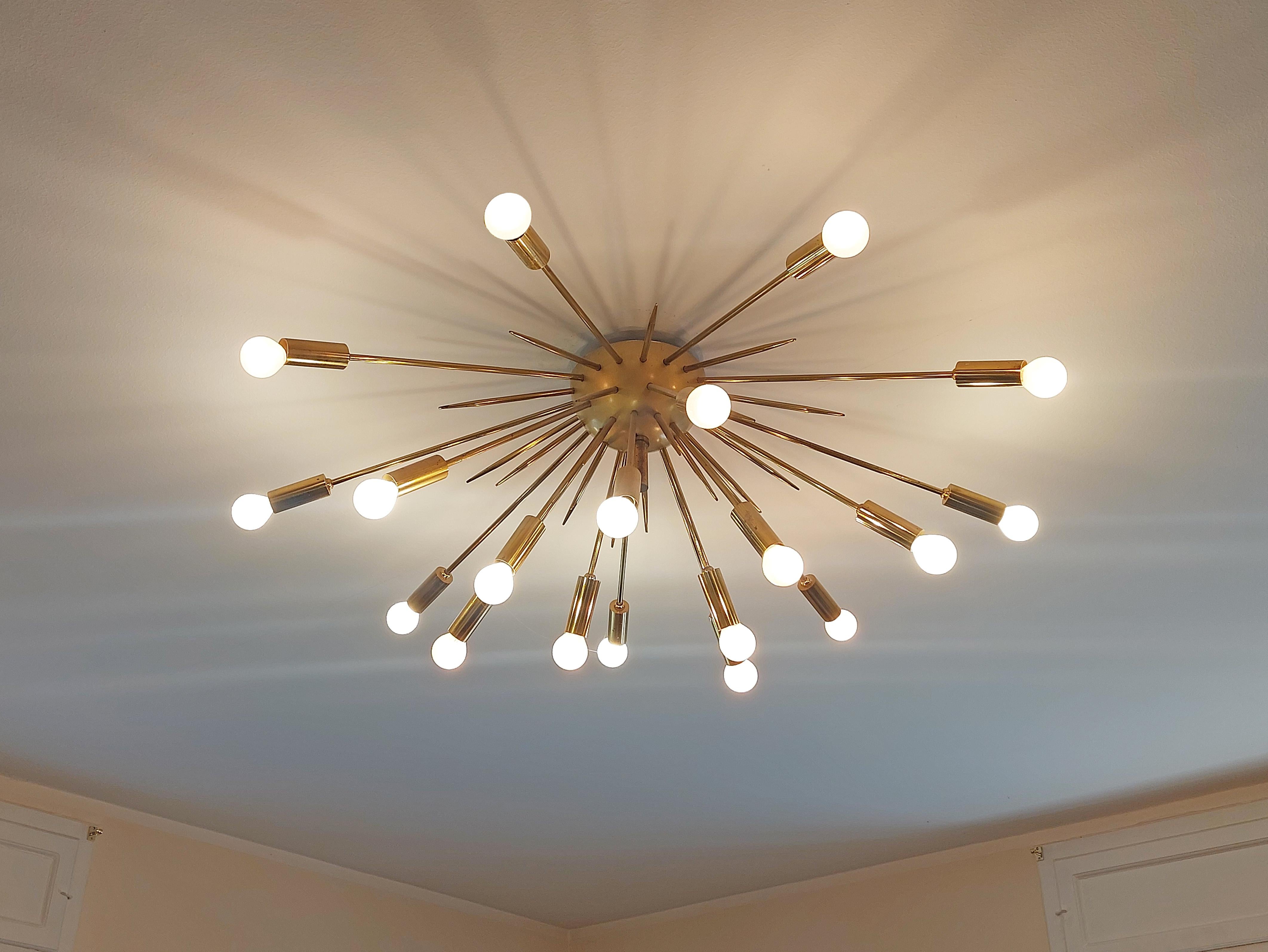 Stilnovo - Lampadario Sputnik in ottone a 19 luci - anni '50 For Sale 2