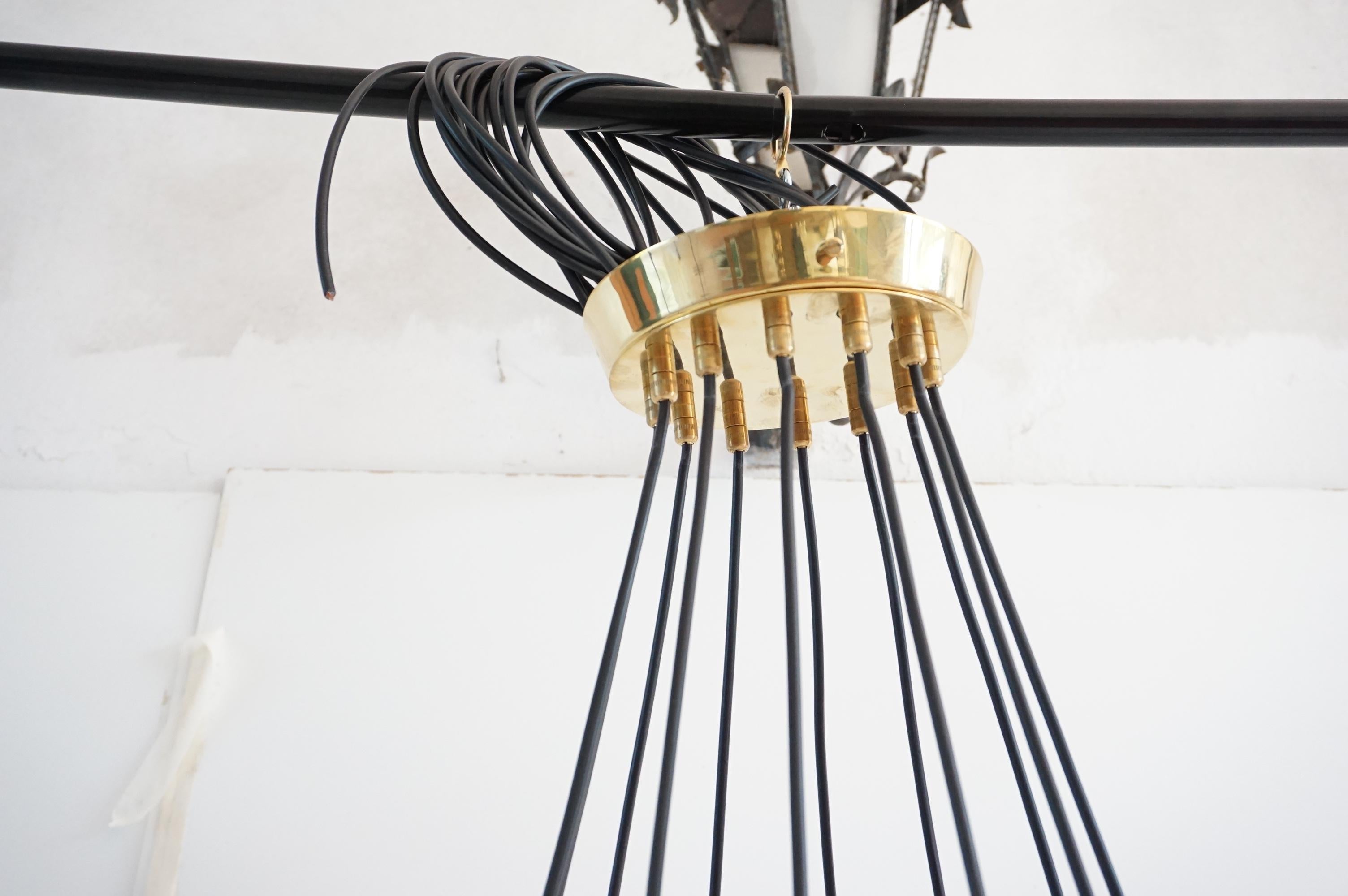 Lampadario Stilnovo a 24 bracci in ottone, Shanghai, 1950 in vendita 7