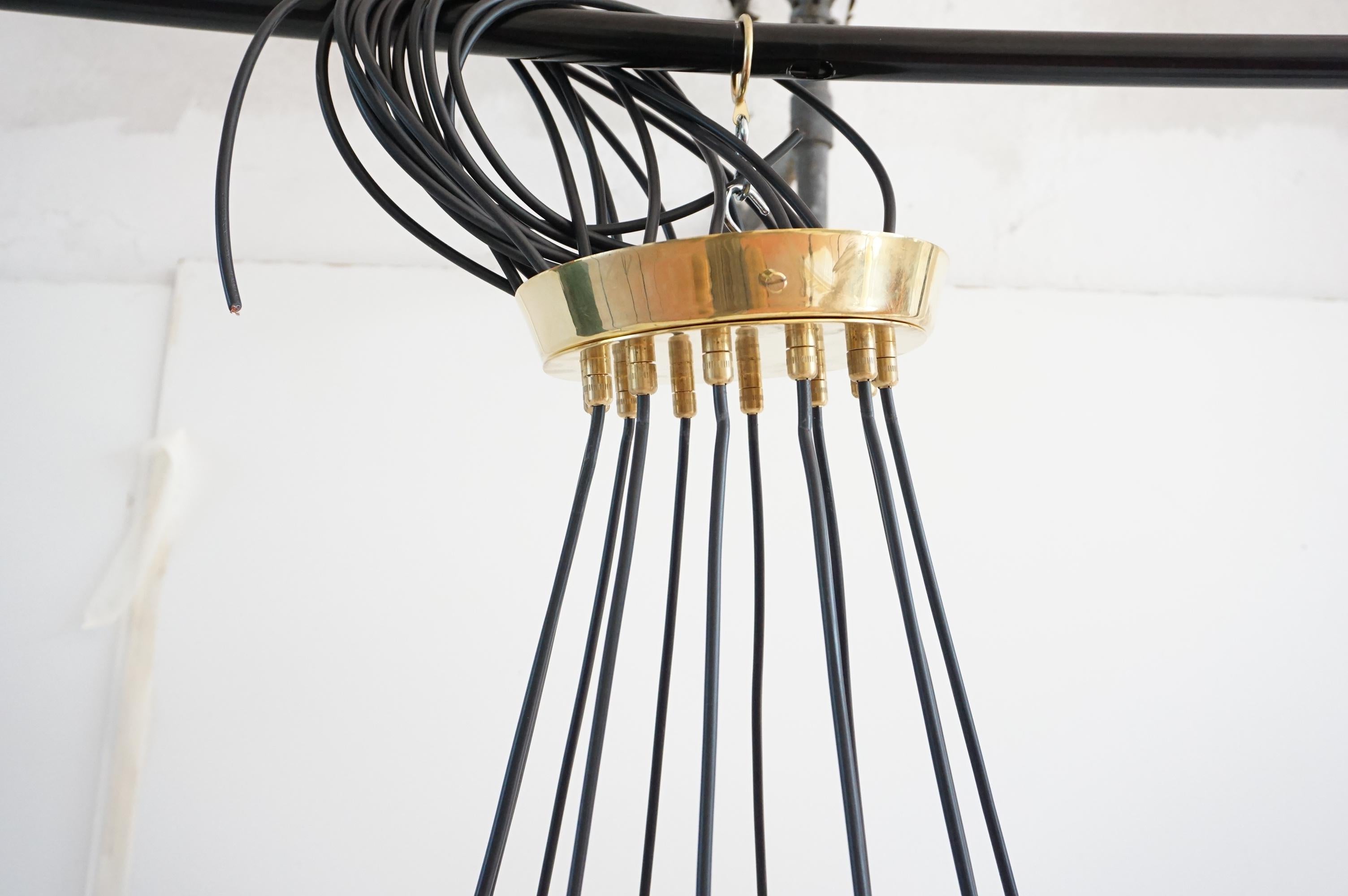 Lampadario Stilnovo a 24 bracci in ottone, Shanghai, 1950 in vendita 8