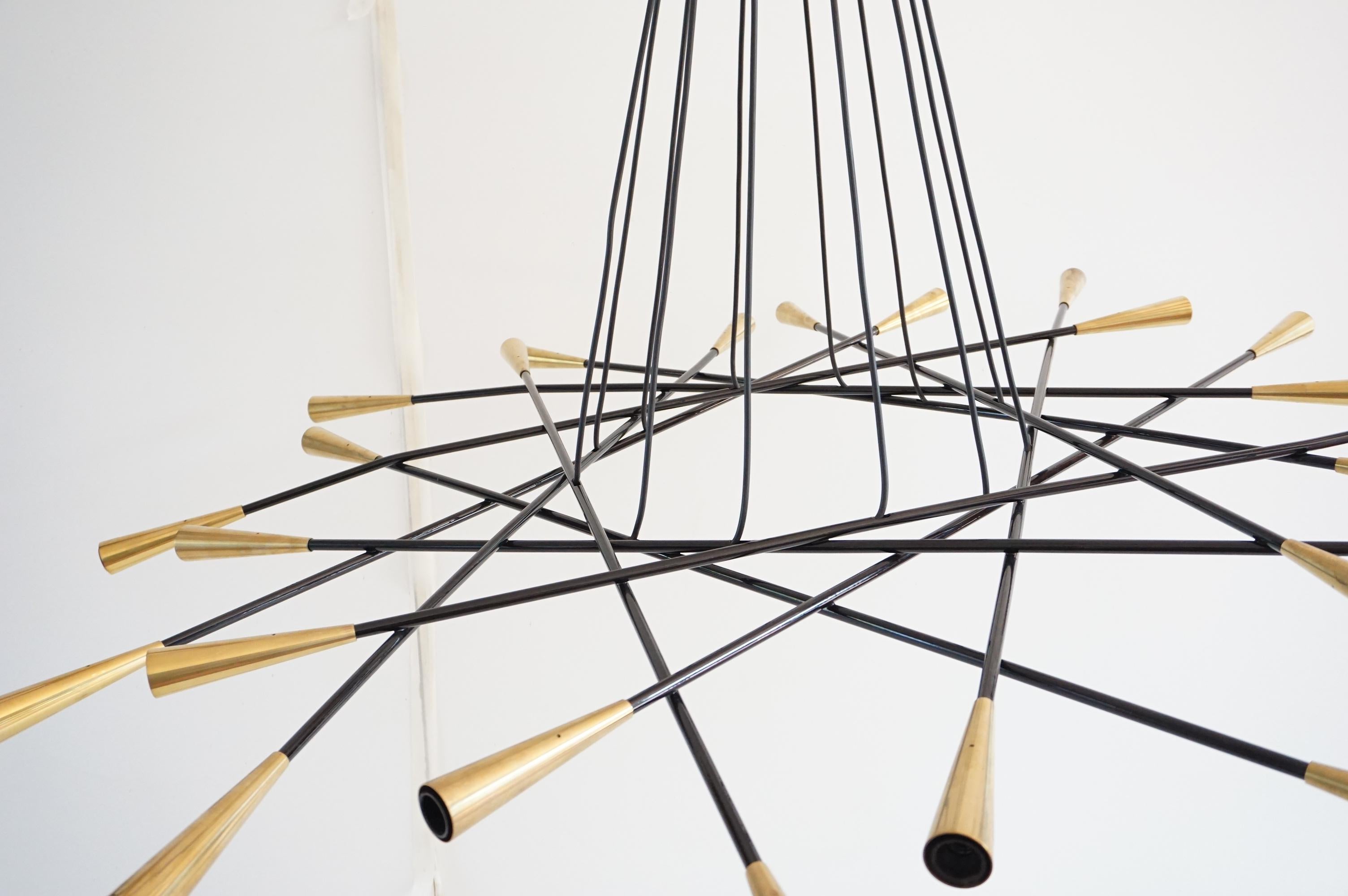 Lampadario Stilnovo a 24 bracci in ottone, Shanghai, 1950 in vendita 1