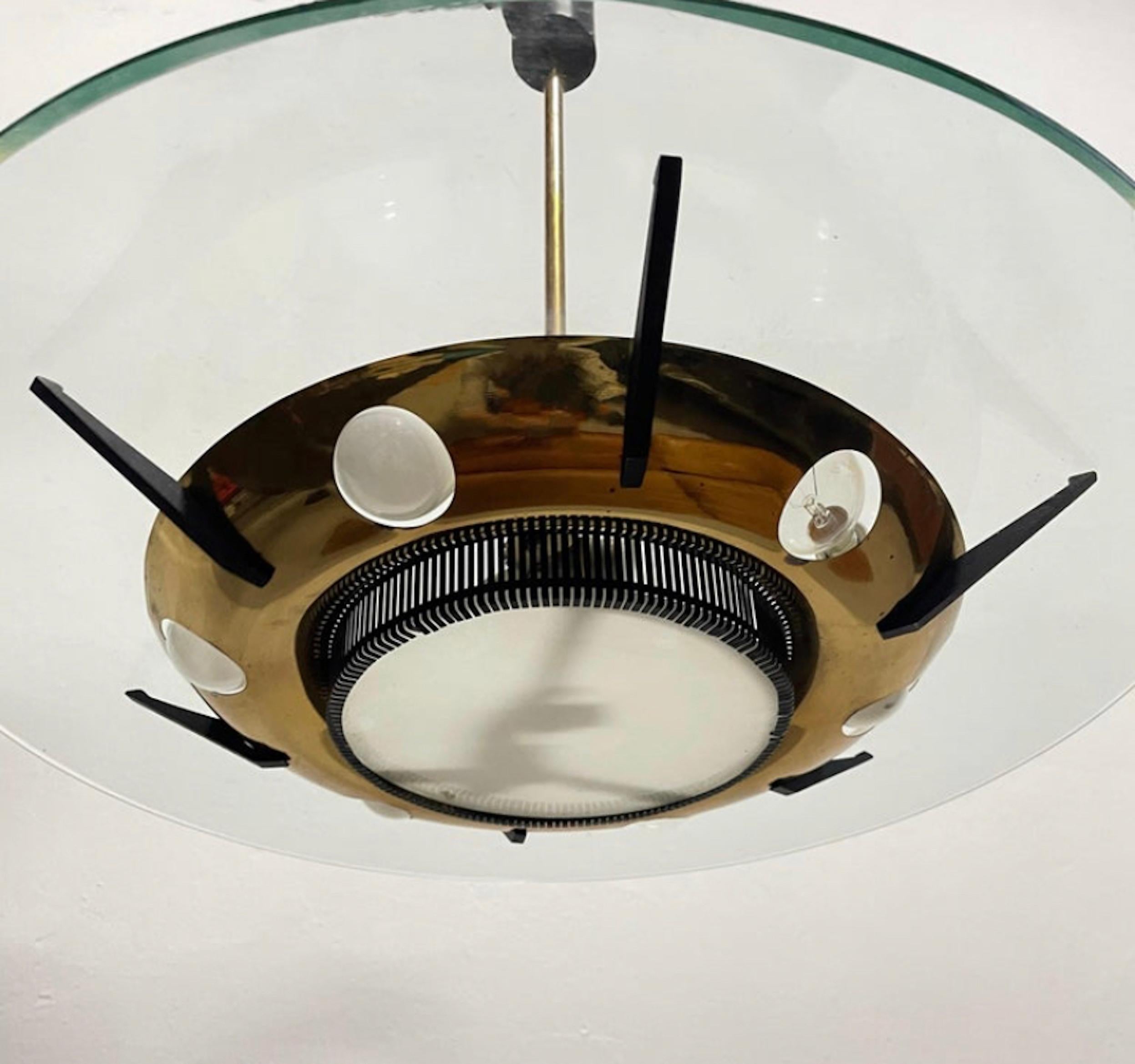 Italiano Lampadario di metà secolo in vetro e ottone di Stilnovo, Italia, anni '50 in vendita