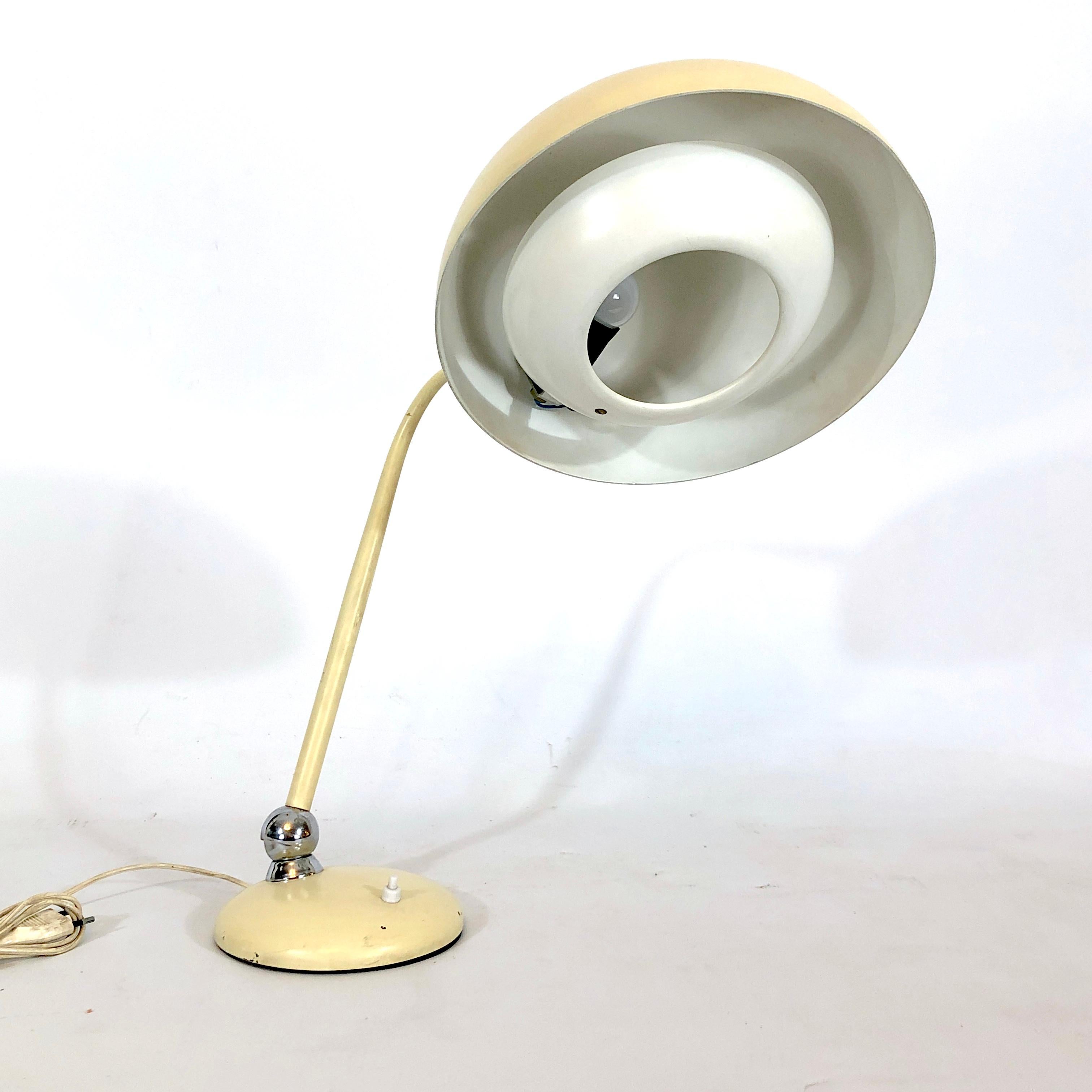 Stilnovo, Mid-Century Lacquer and Chrome Articulated Desk Lamp For Sale 4