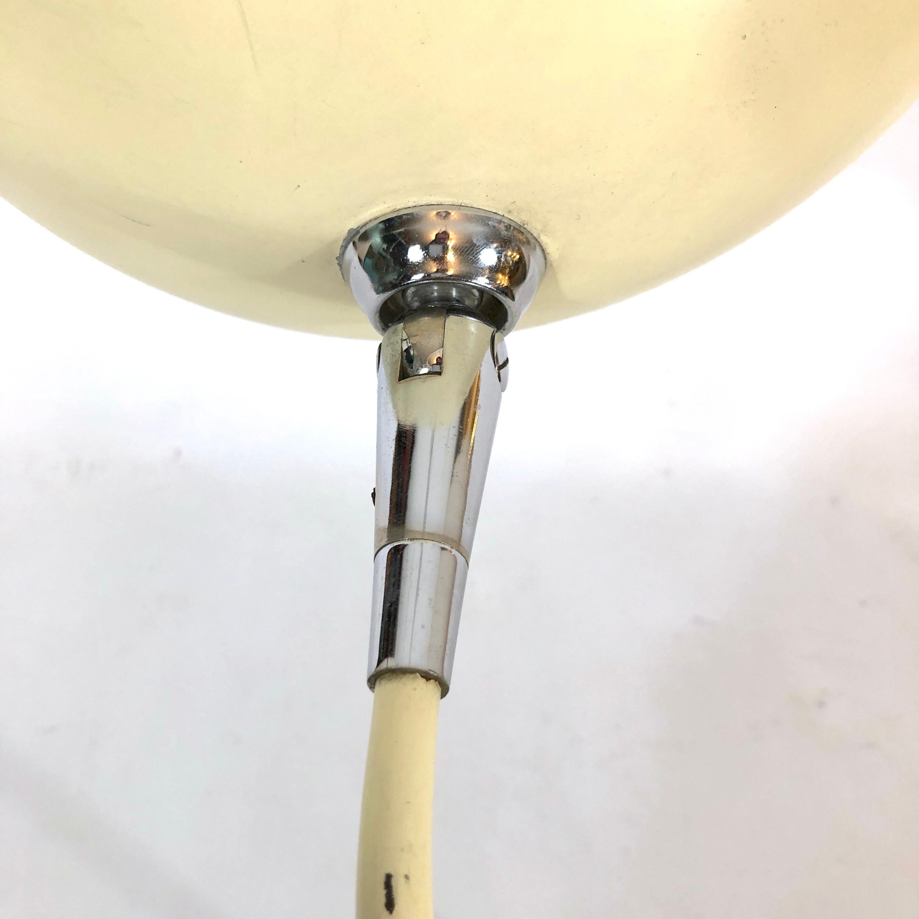 Stilnovo, Mid-Century Lacquer and Chrome Articulated Desk Lamp For Sale 6