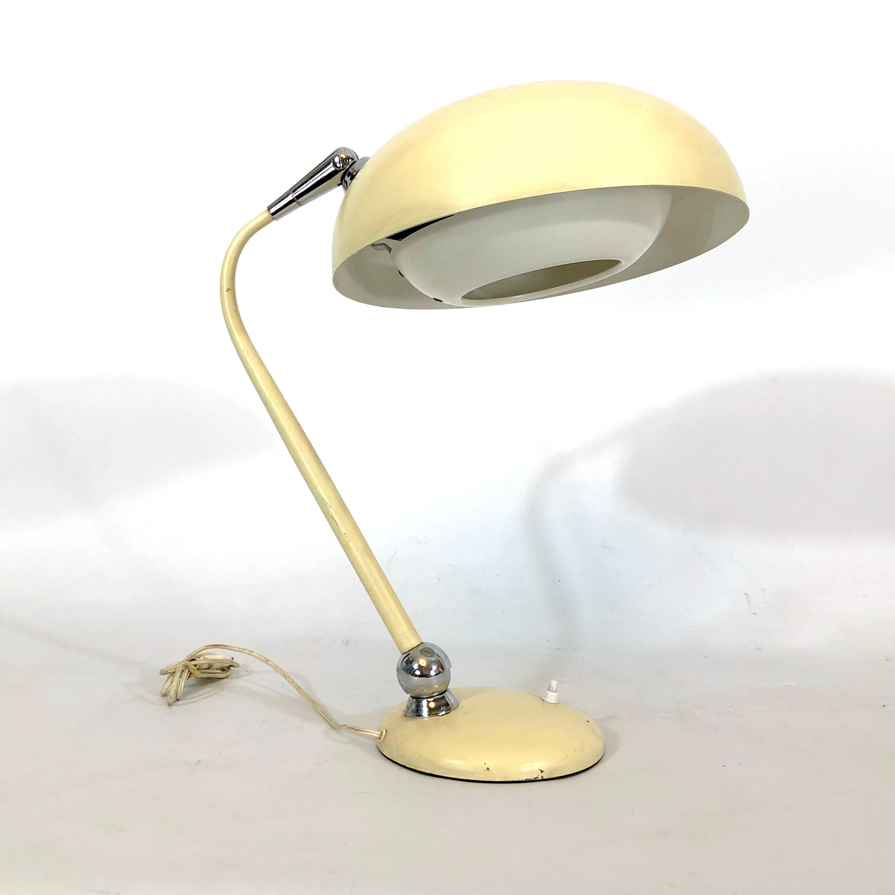 Stilnovo, Mid-Century Lacquer and Chrome Articulated Desk Lamp For Sale 1