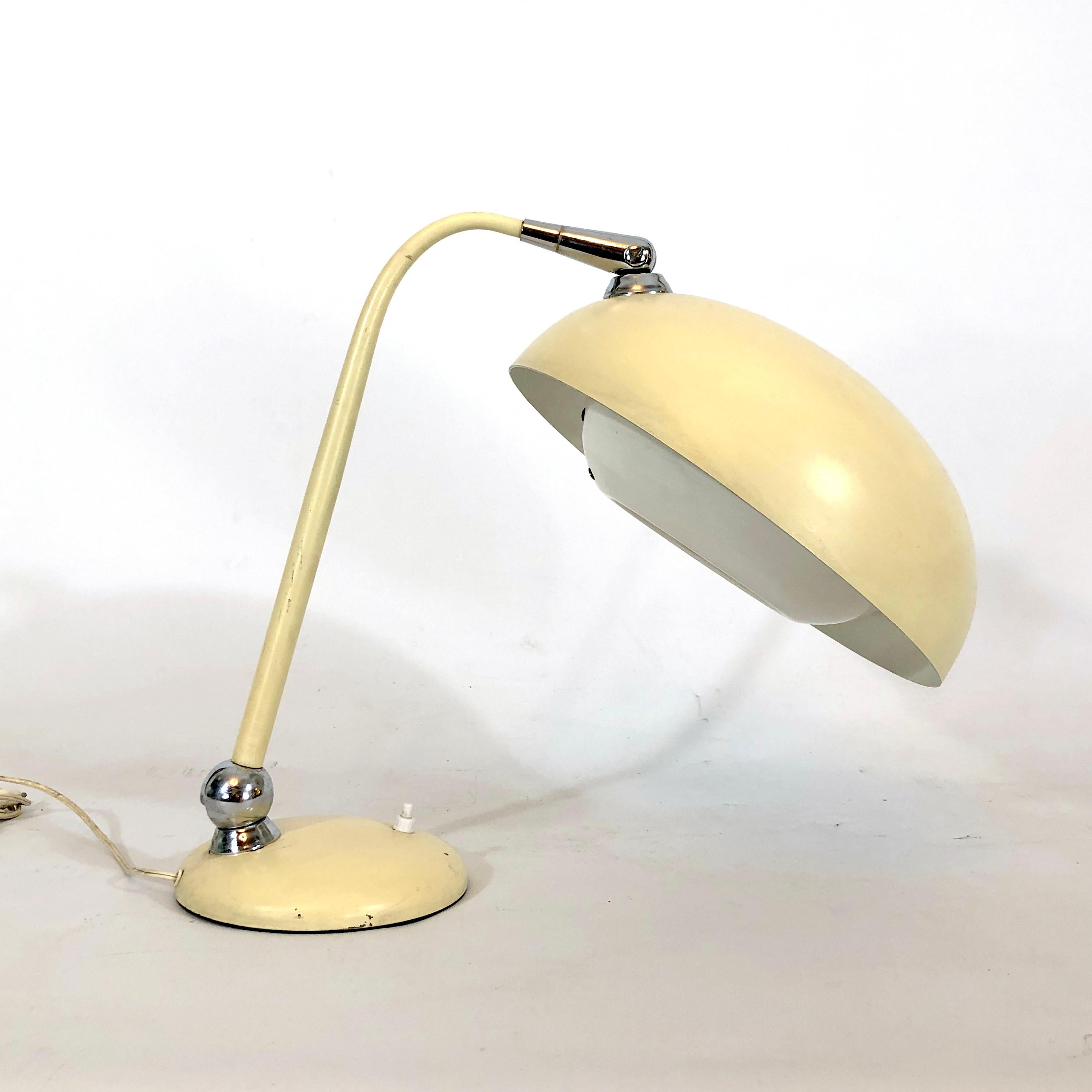 Stilnovo, Mid-Century Lacquer and Chrome Articulated Desk Lamp For Sale 2