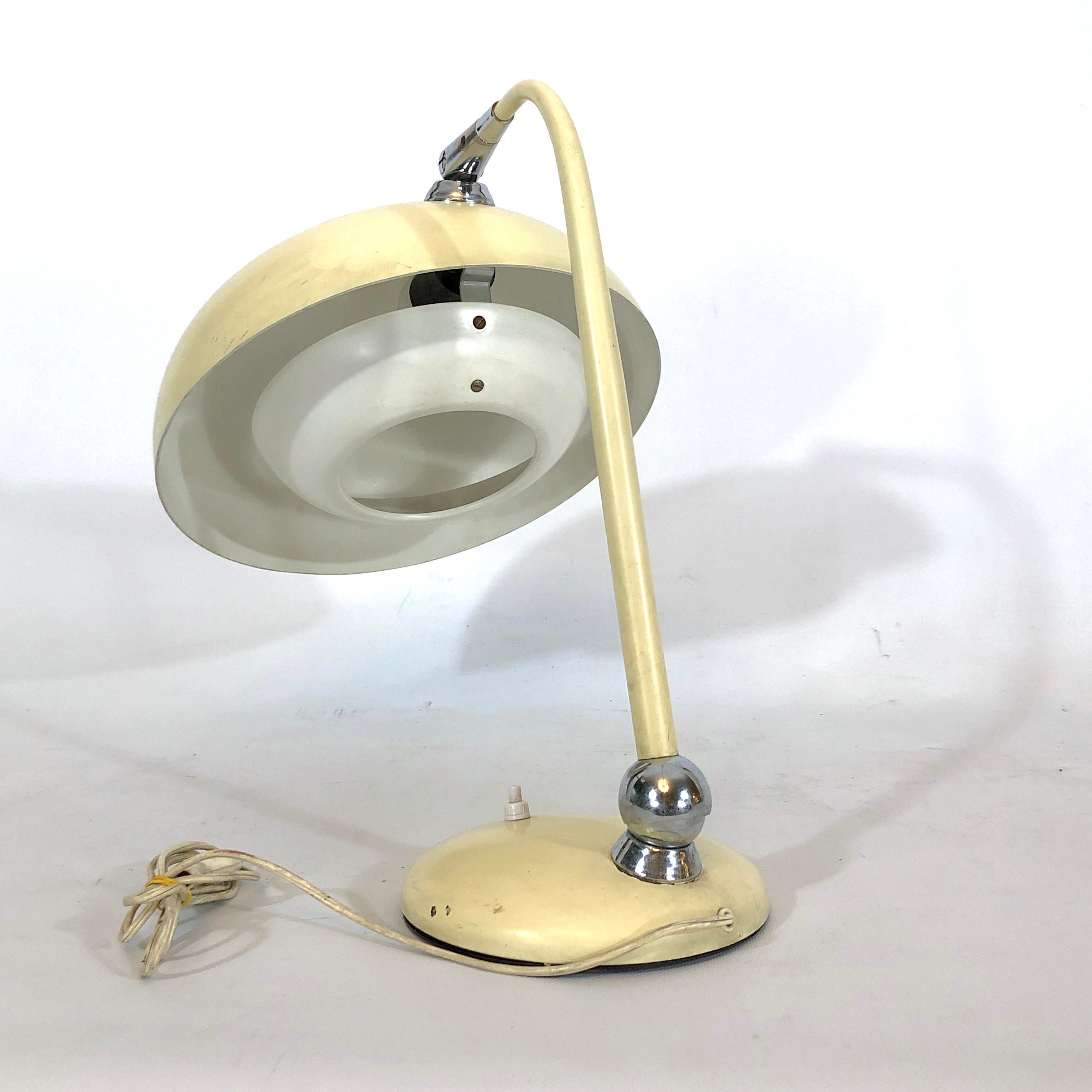 Stilnovo, Mid-Century Lacquer and Chrome Articulated Desk Lamp For Sale 3