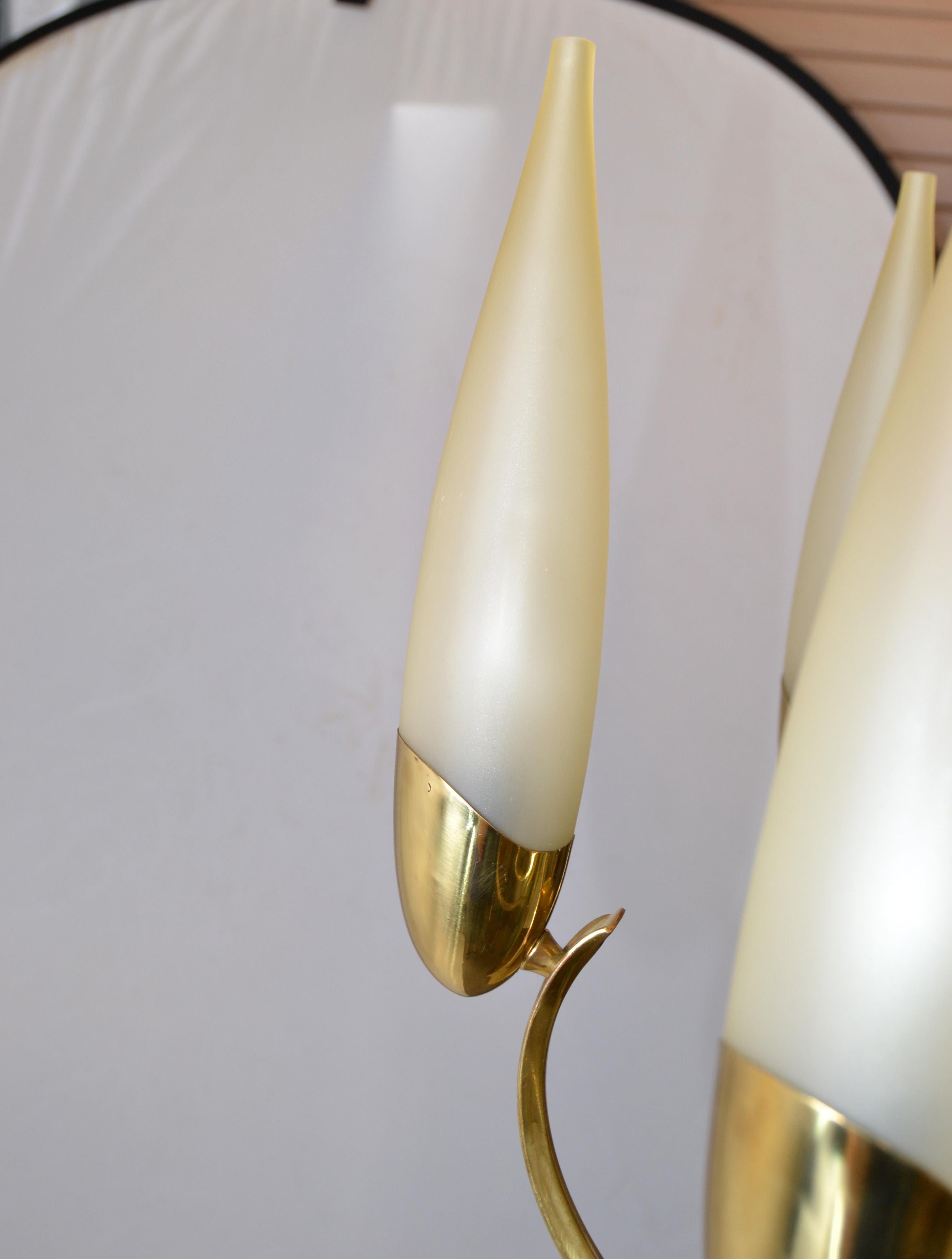 Stilnovo Style Mid-Century Modern 12-Light Brass Chandelier en vente 1