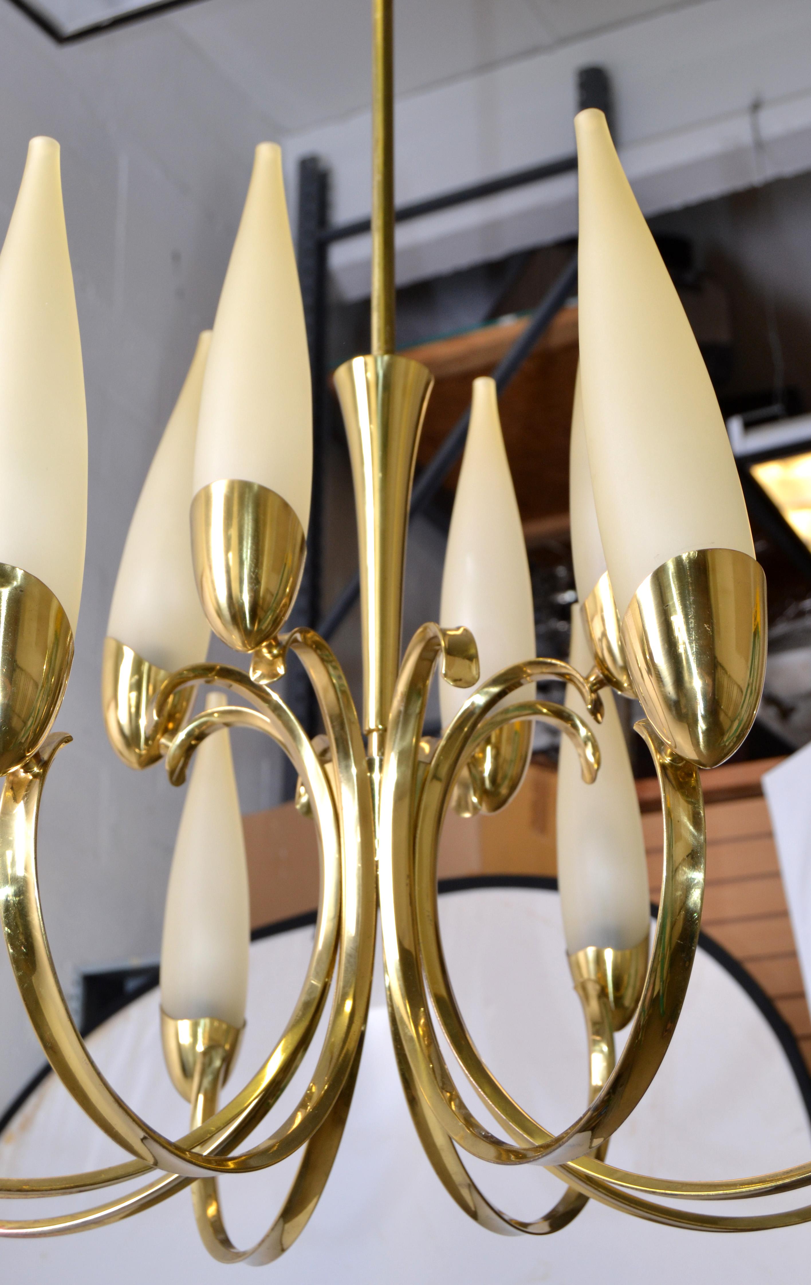 Stilnovo Style Mid-Century Modern 12-Light Brass Chandelier en vente 2