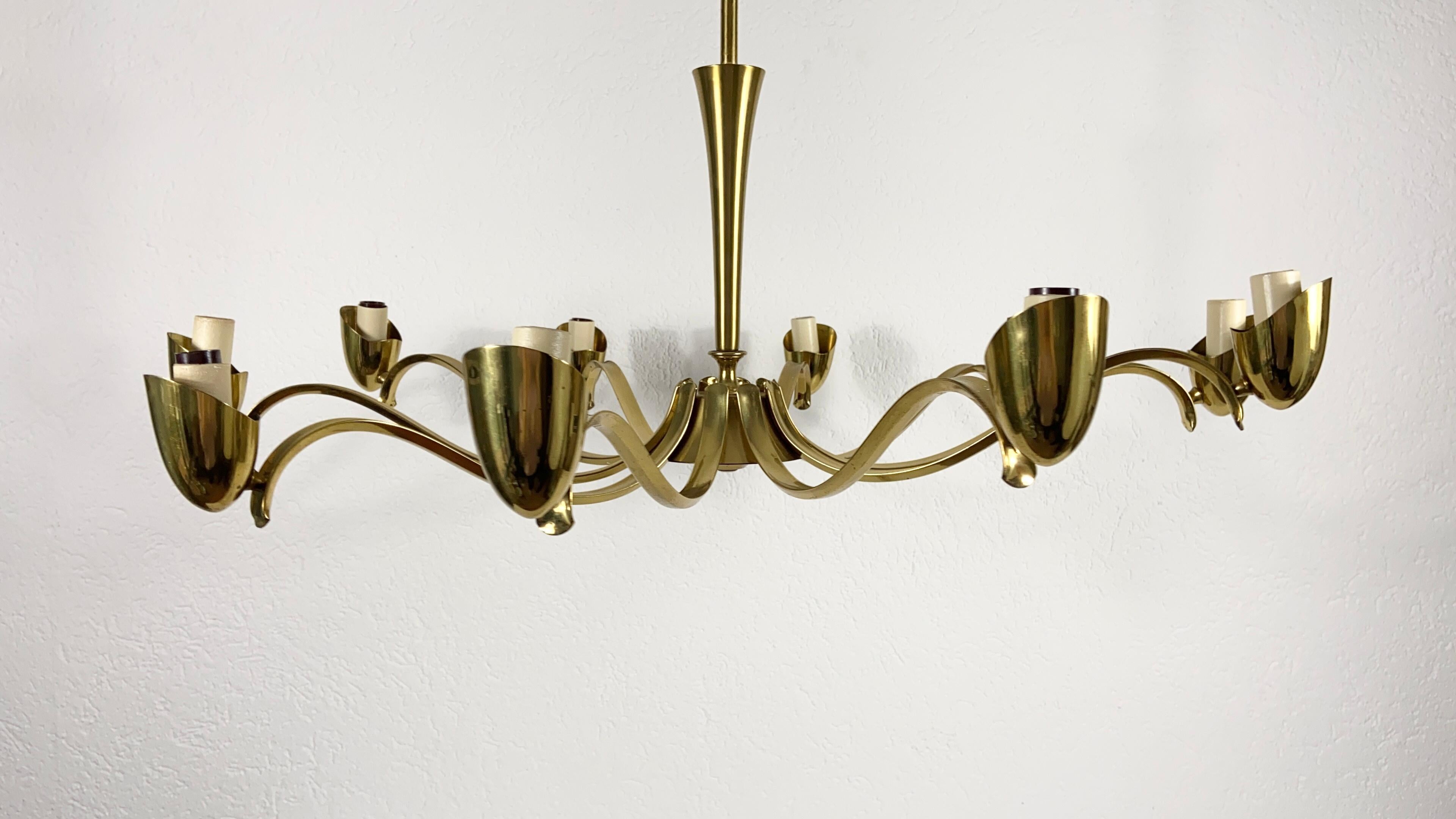 Mid-Century Modern Italian Brass and Glass Chandelier, 1960s For Sale 7