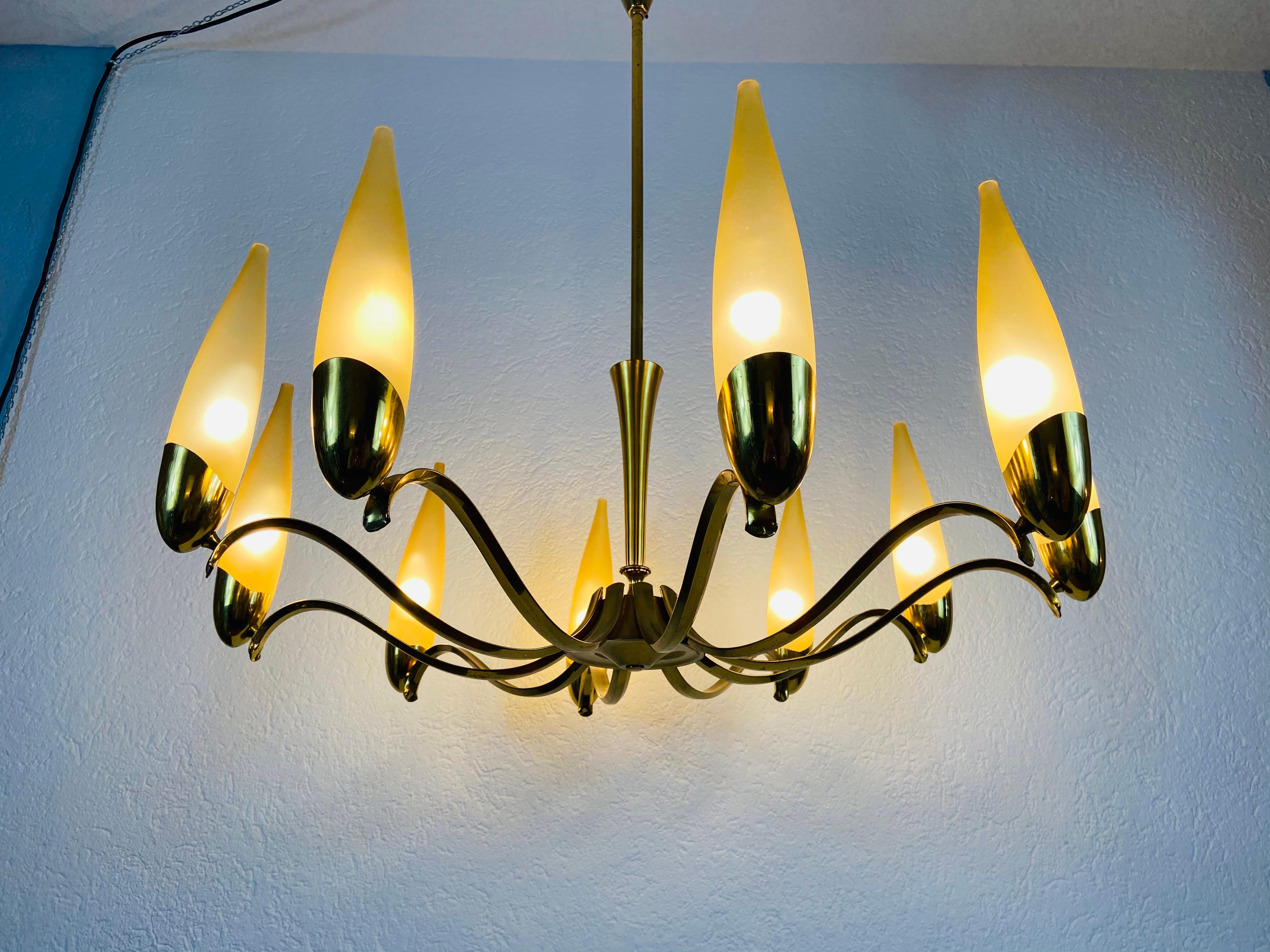 Mid-Century Modern Italian Brass and Glass Chandelier, 1960s For Sale 8