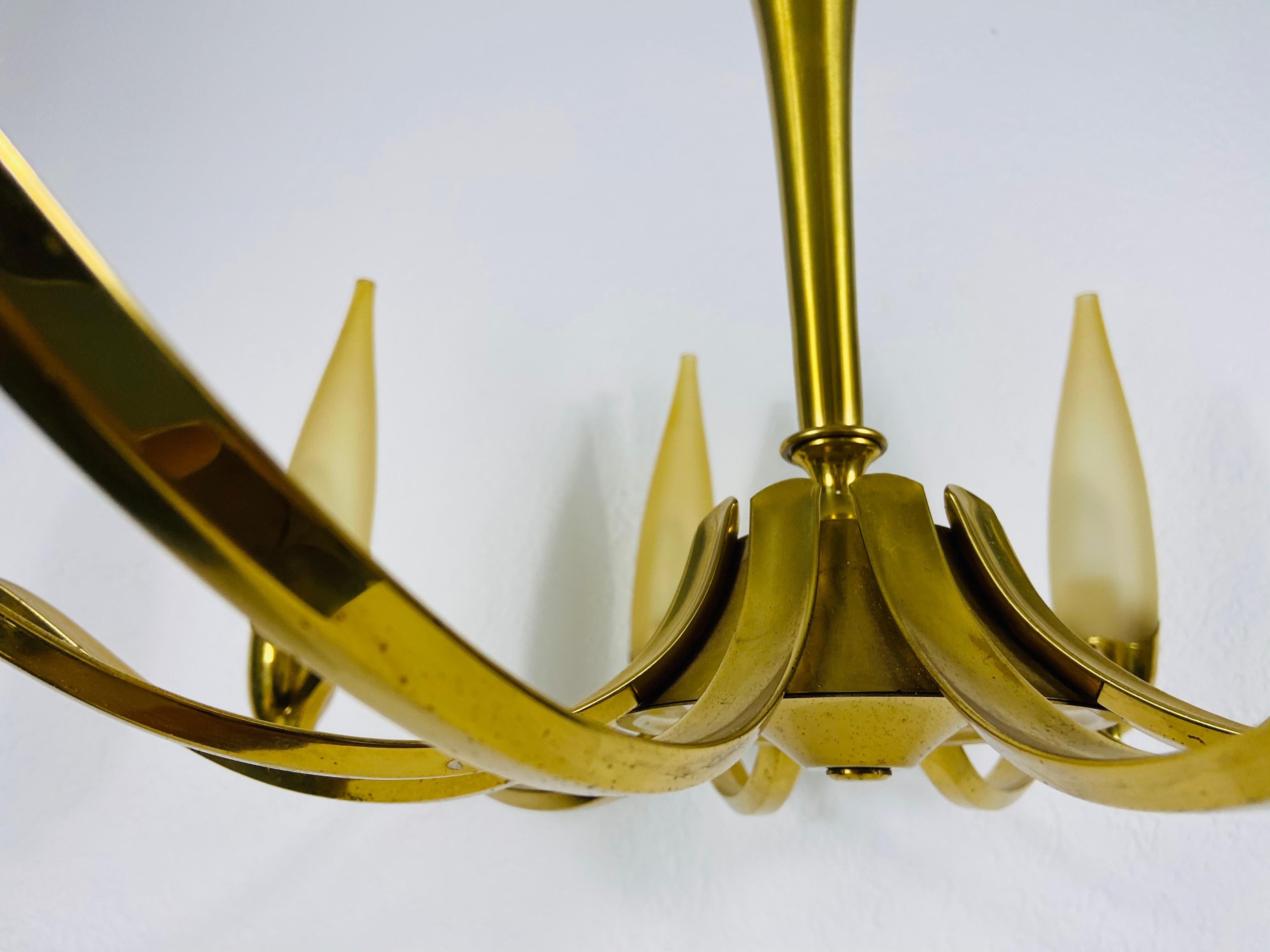 Mid-Century Modern Italian Brass and Glass Chandelier, 1960s For Sale 3