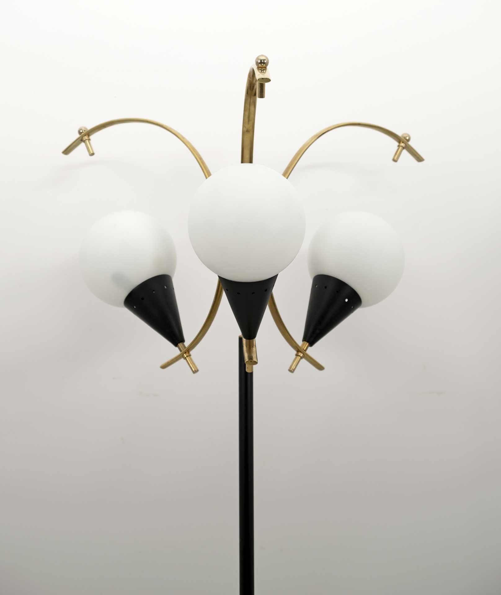 Stilnovo Mid-Century Modern Italian Brass and Opaline Glass Floor Lamp, 1950s For Sale 2