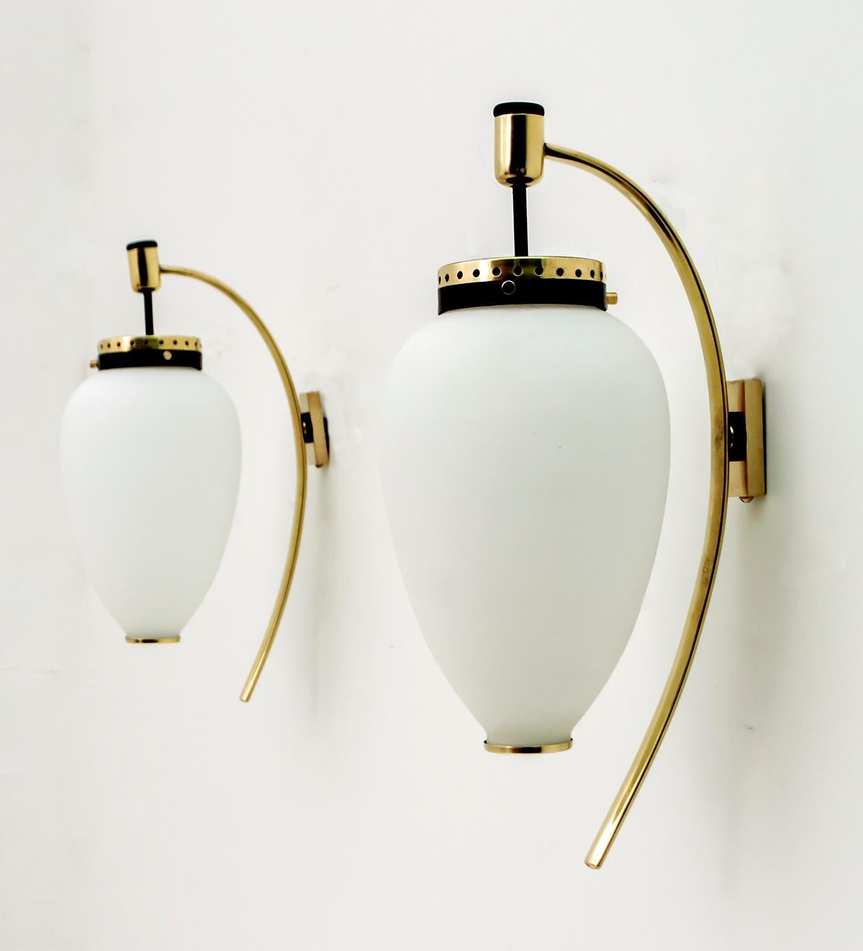 Stilnovo Mid-Century Modern Italian Brass Opaline Glass 12-Light Chandelier, 50s 6