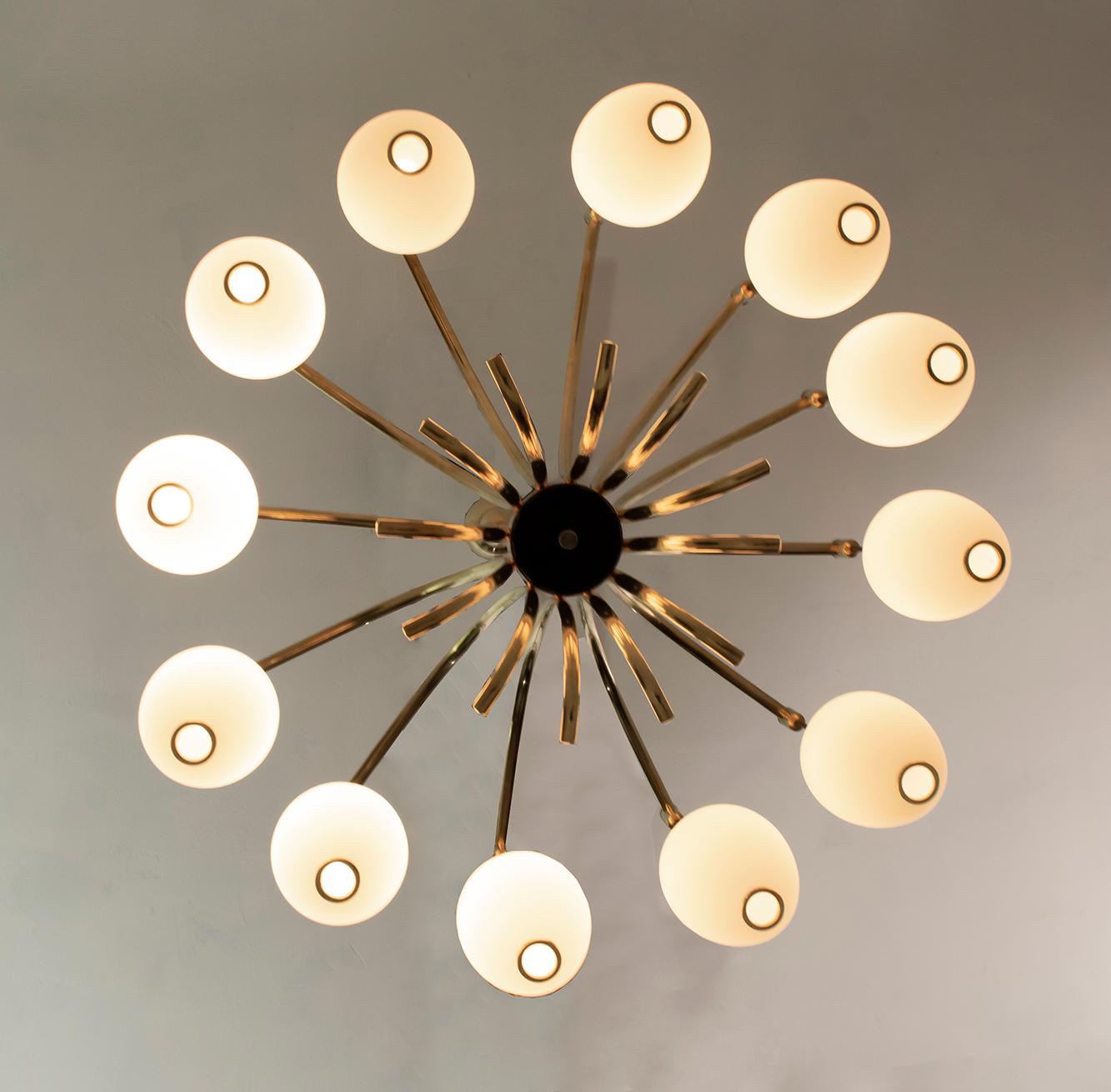 Stilnovo Mid-Century Modern Italian Brass Opaline Glass 12-Light Chandelier, 50s In Good Condition In Puglia, Puglia